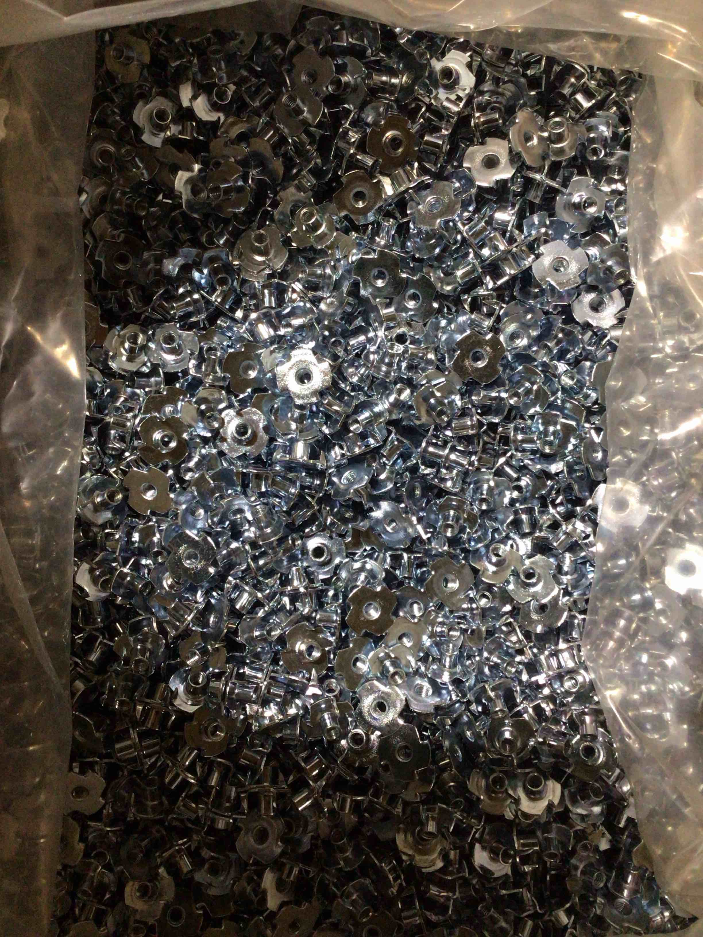 box of 4 prong t-nut zinc (cr3). 5000pcs