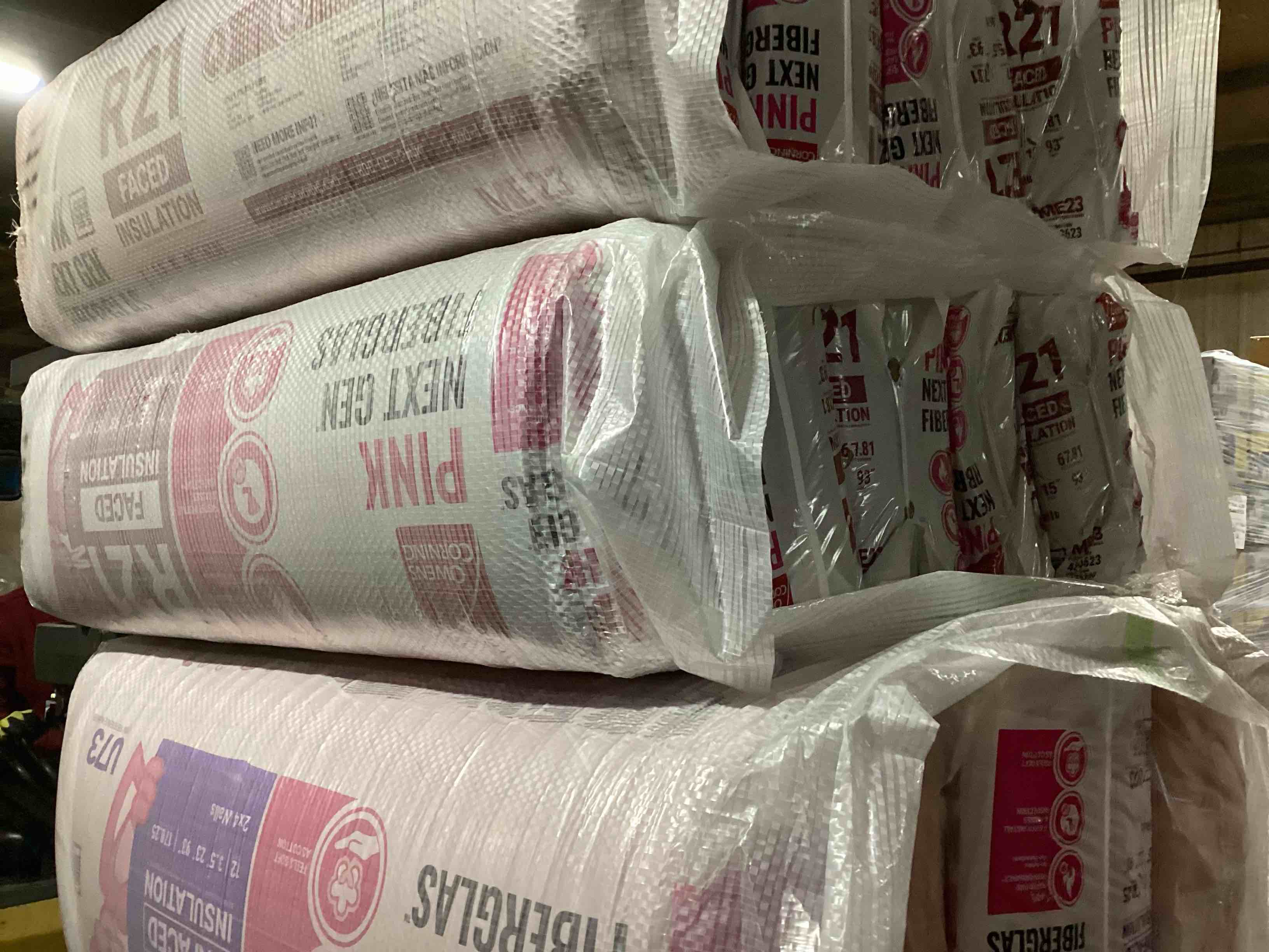 5 Bags of Owen’s Corning R-21 Pink Next Gen Fiberglass Faced Batt Insulation, 5.5in x 15in x 93in, 7 Pieces Per Bag And 67.81 Sq.Ft. Per Bag, Your Bid Per Bag