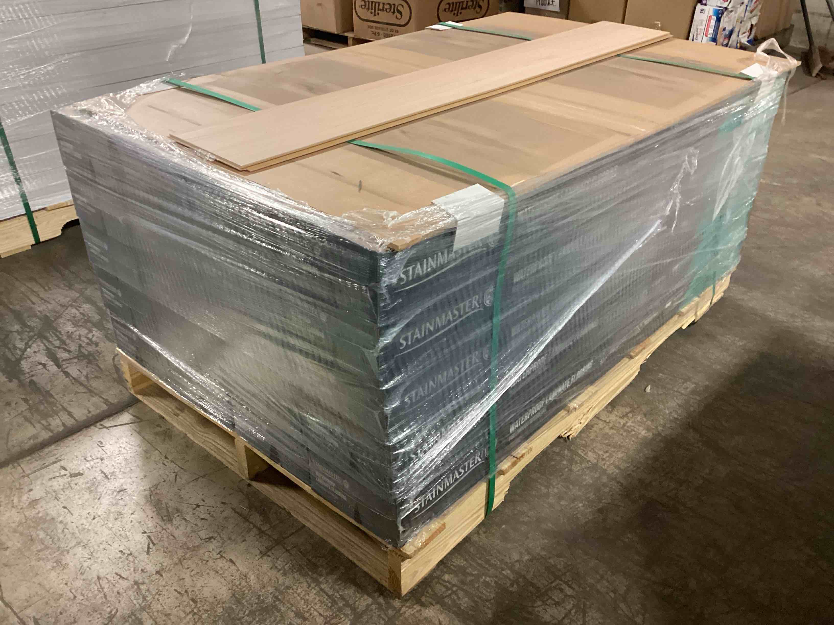 473.80 Sq.Ft. Of 10mm Laminate Flooring, Your Bid Per Sq.Ft