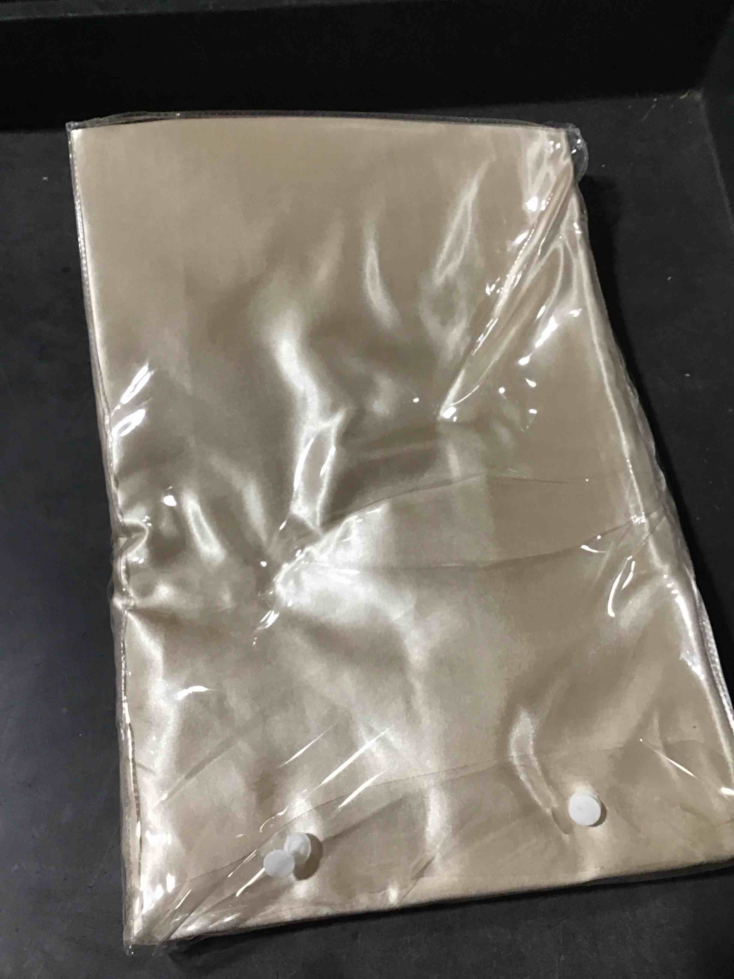 Condition photo showing Good Condition for SiinvdaBZX 3Pcs Twin XL Sheets Set, Beige Silky Satin Sheets Twin XL Bedding Set Ultra-Soft Extra Long Bed Sheets for College Dorm