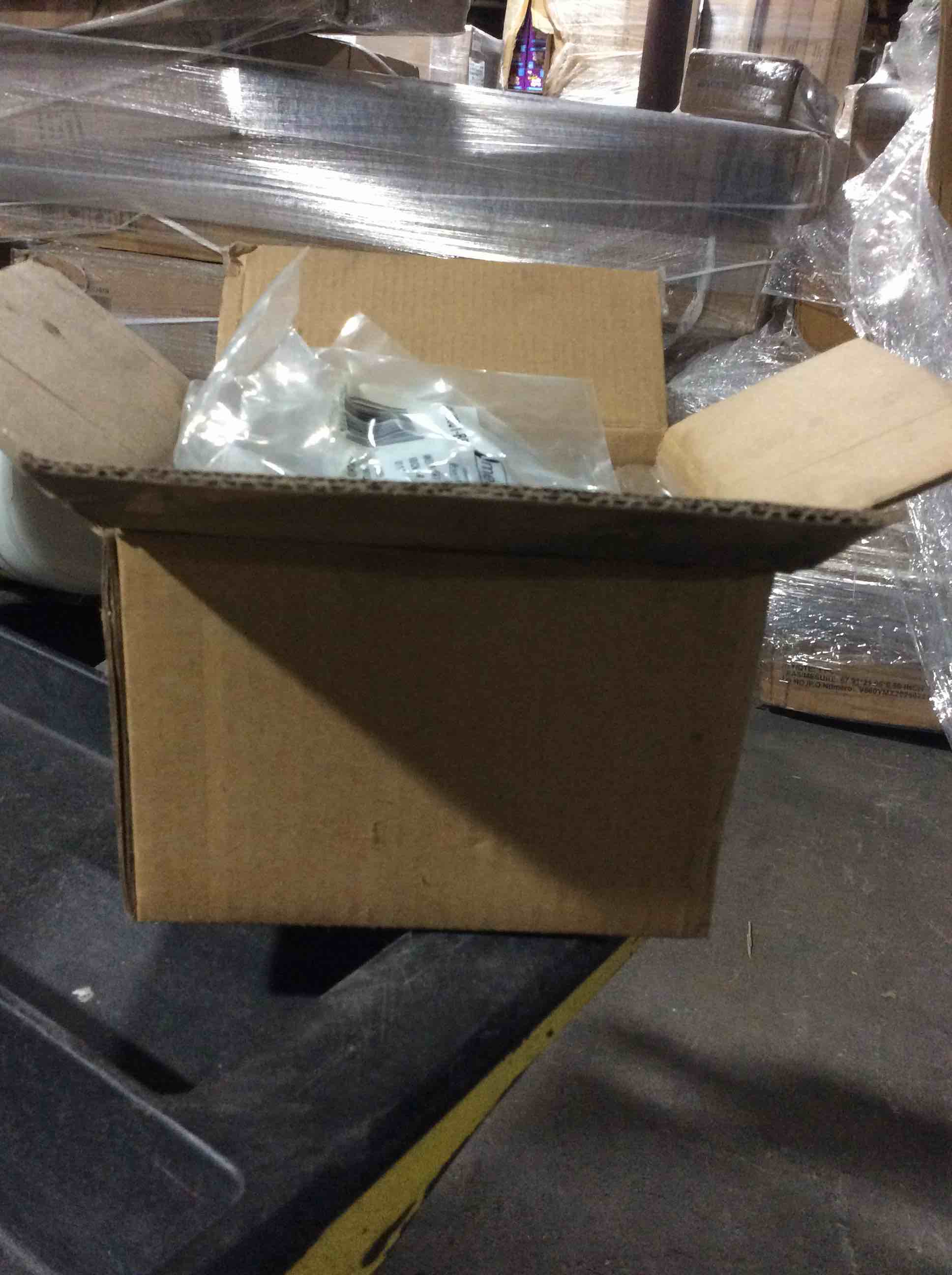 Condition photo showing Good Condition for box of 20 assortment door handle 