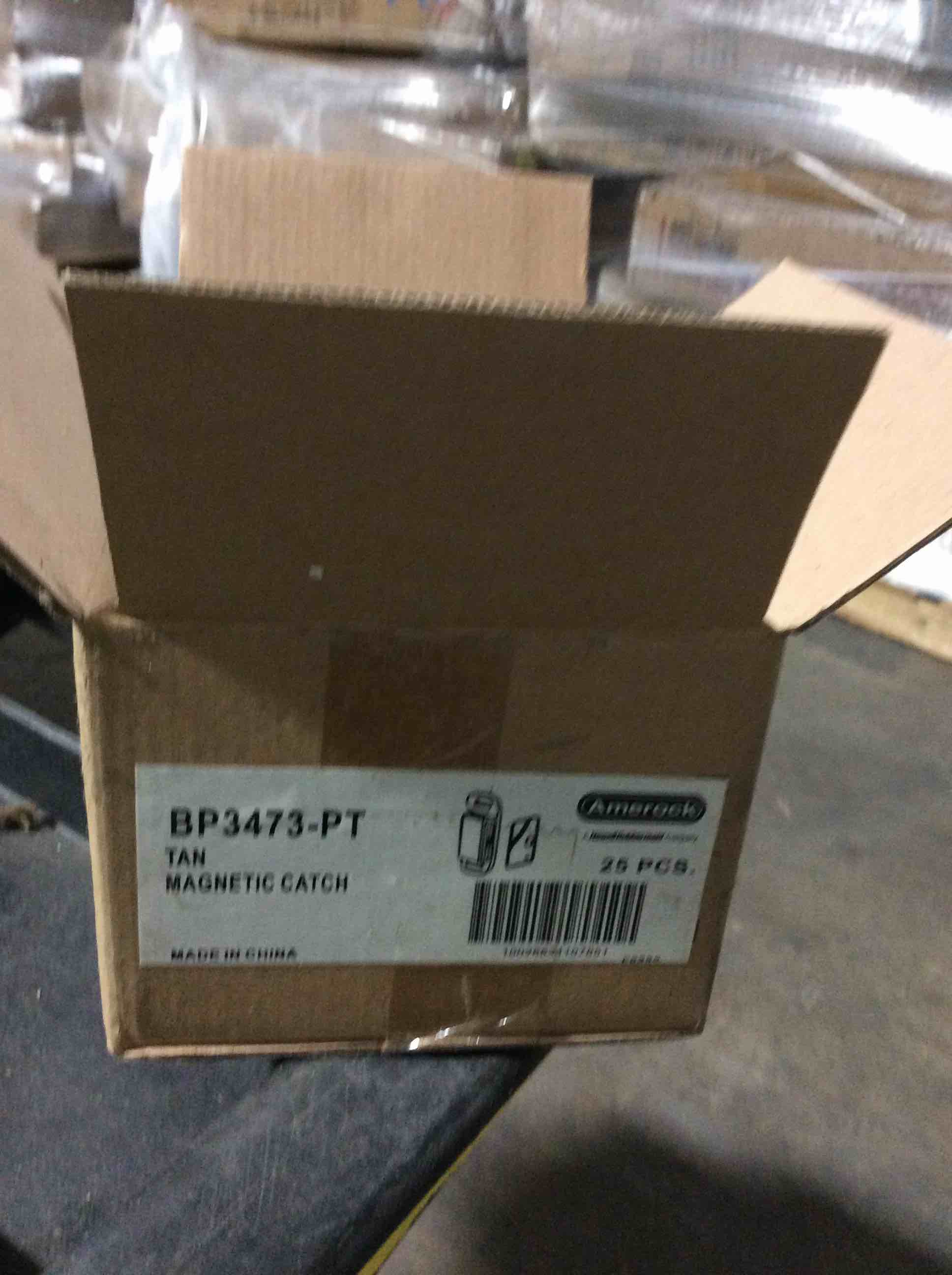 Condition photo showing Good Condition for box of 25 assortment door handle 