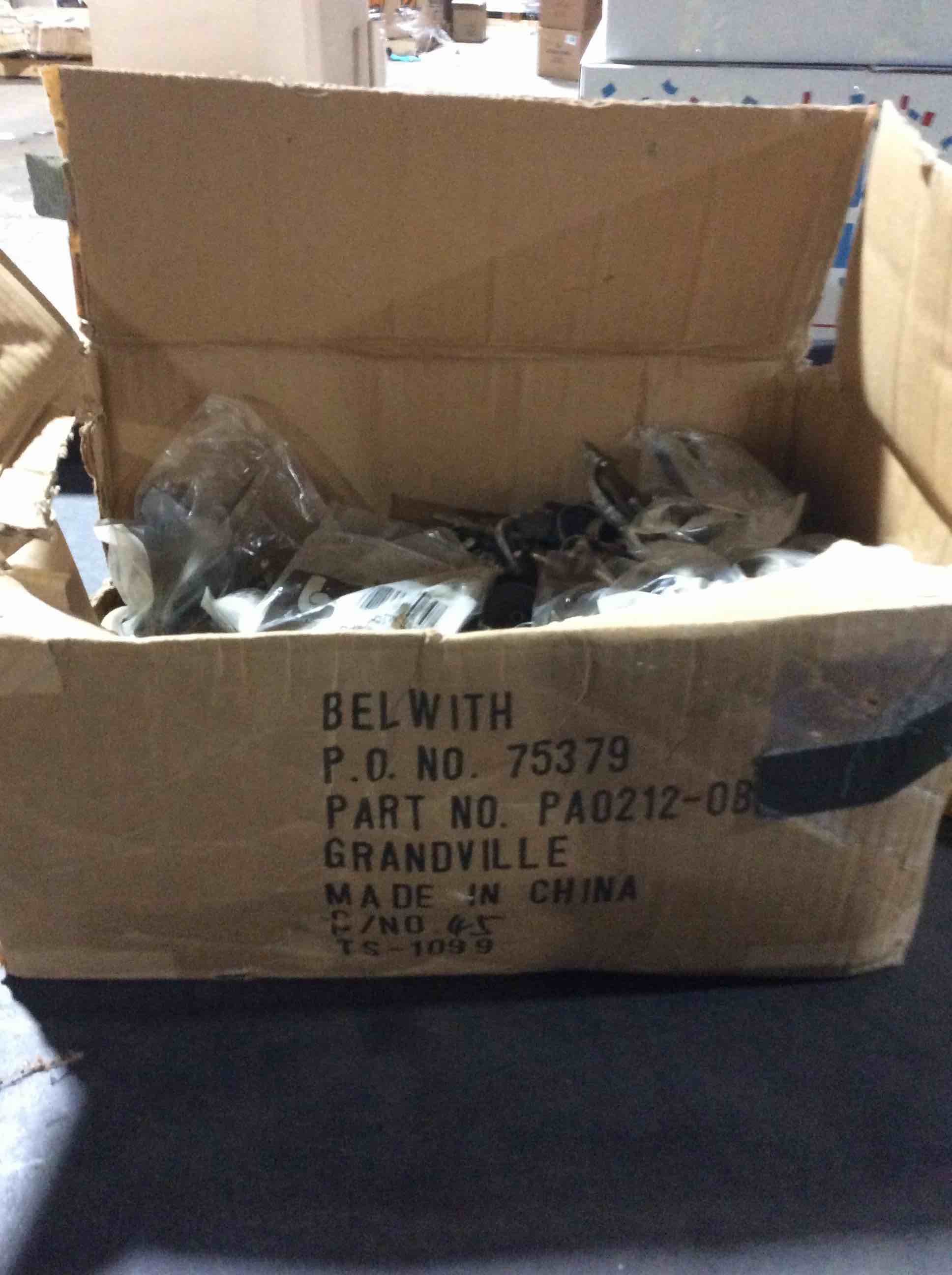 Condition photo showing Good Condition for box of 50 assortment door handle 