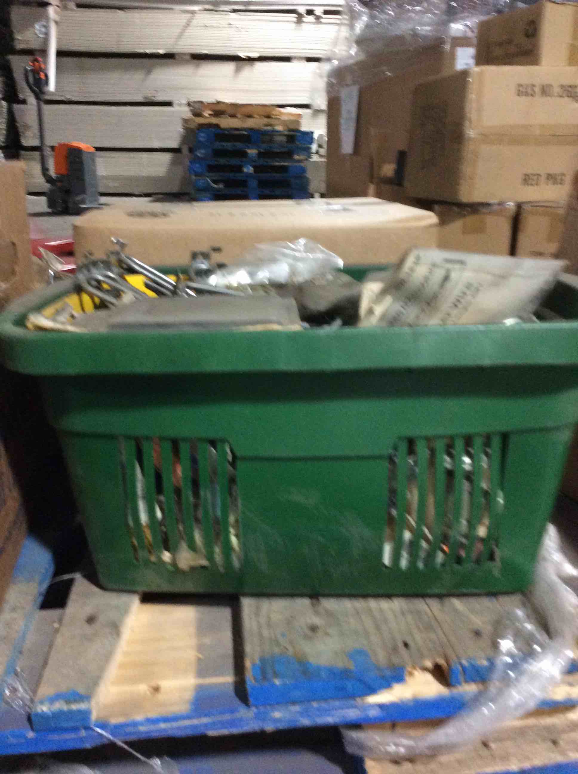 Condition photo showing Good Condition for box of 100 assortment door handle 