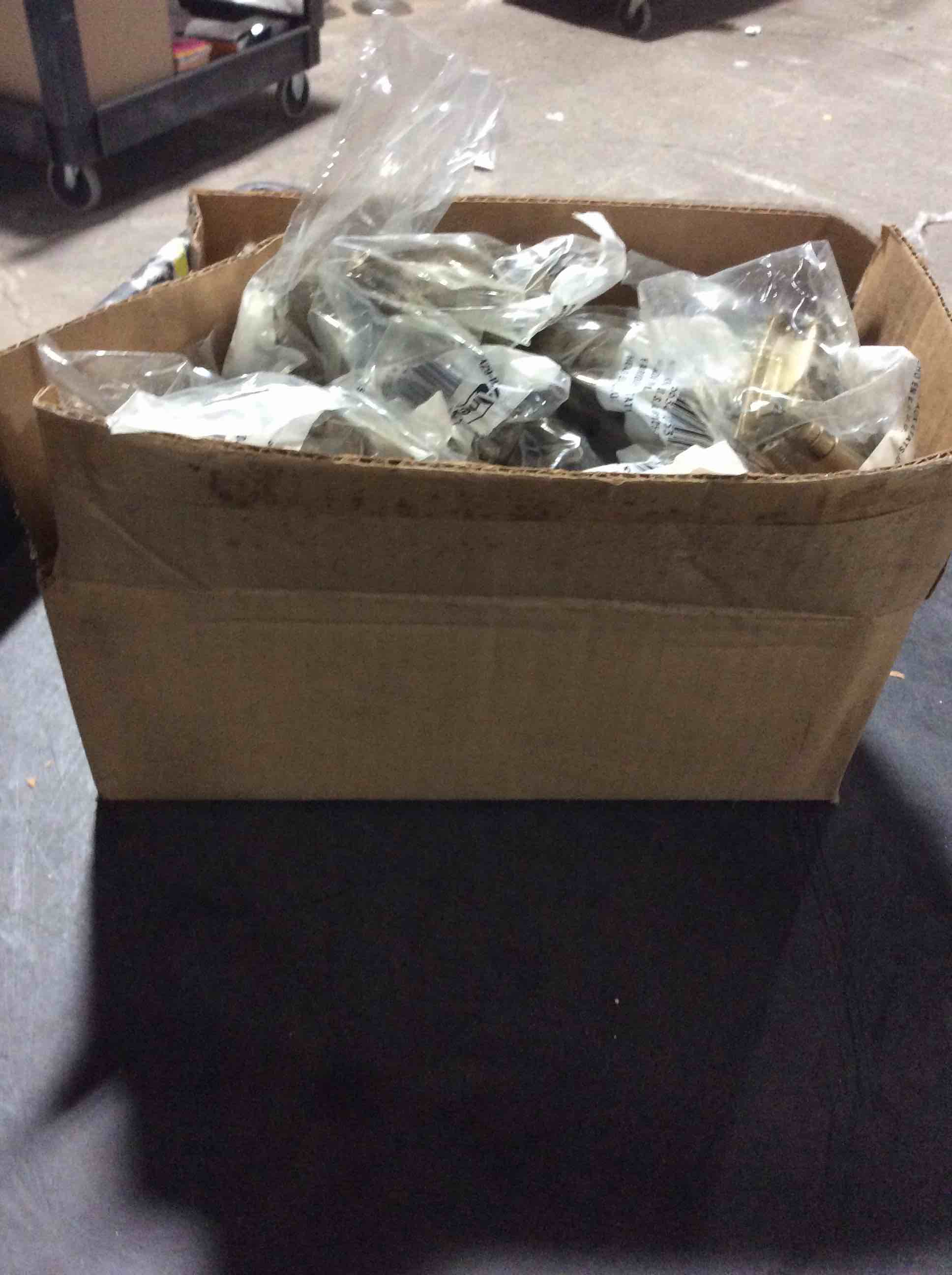 Condition photo showing Good Condition for box of 100 assortment door handle 