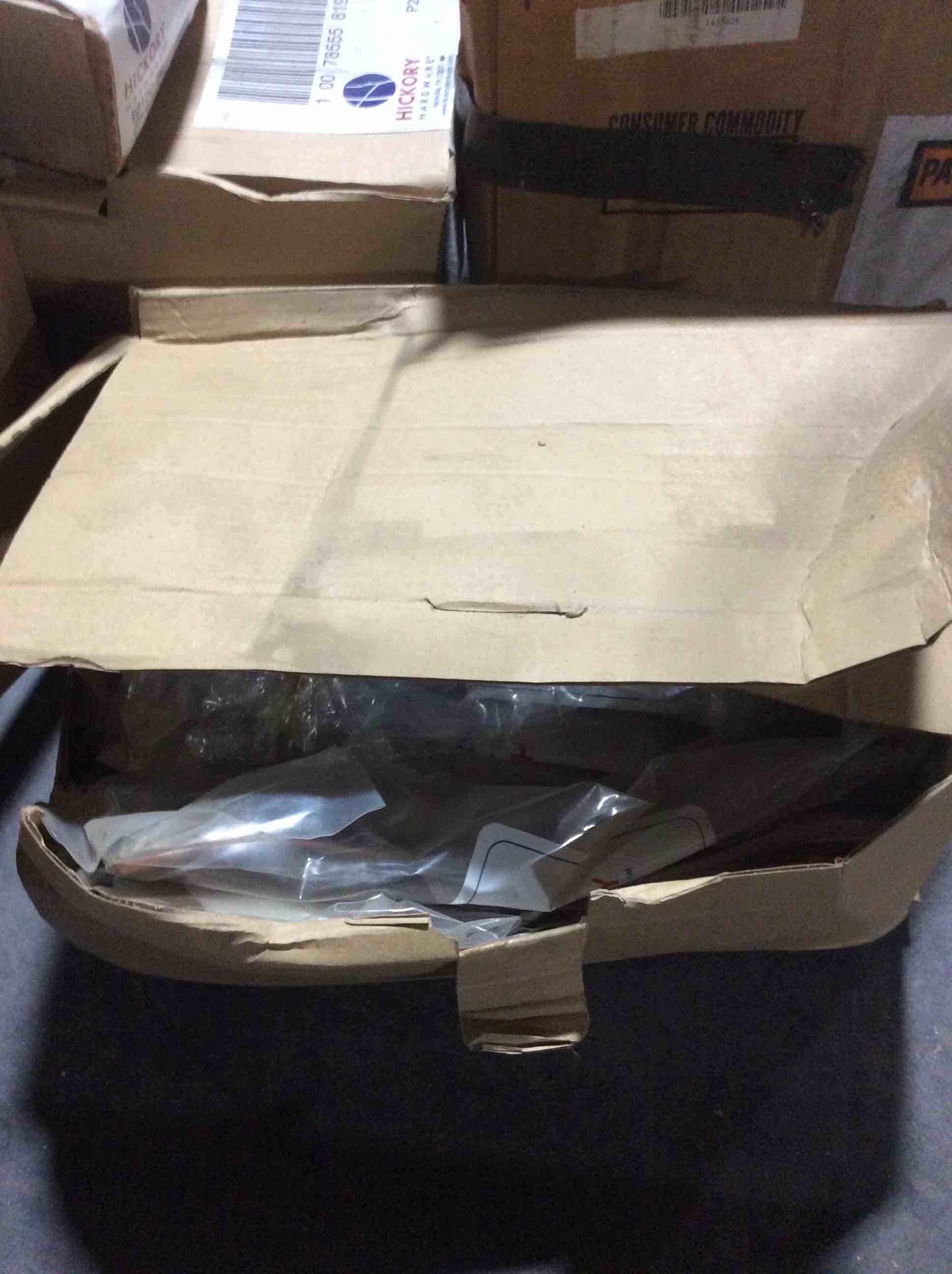 Condition photo showing Good Condition for box of 100 assortment door handle 