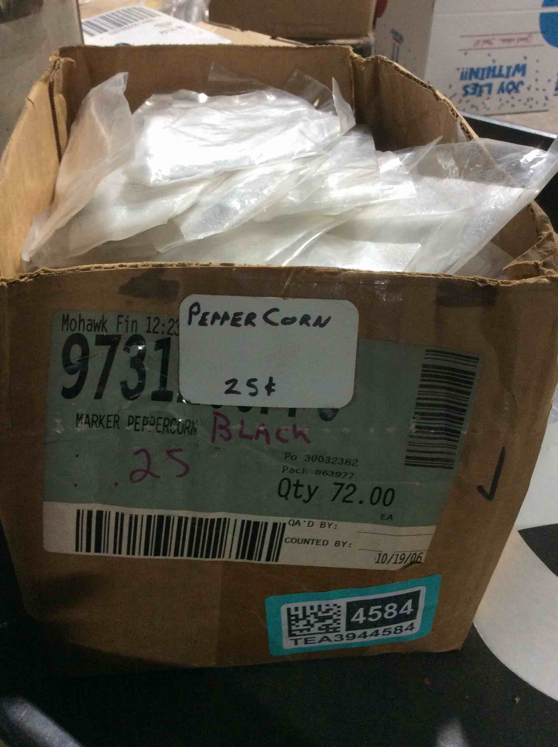 Condition photo showing Good Condition for box of 100 assortment door handle 