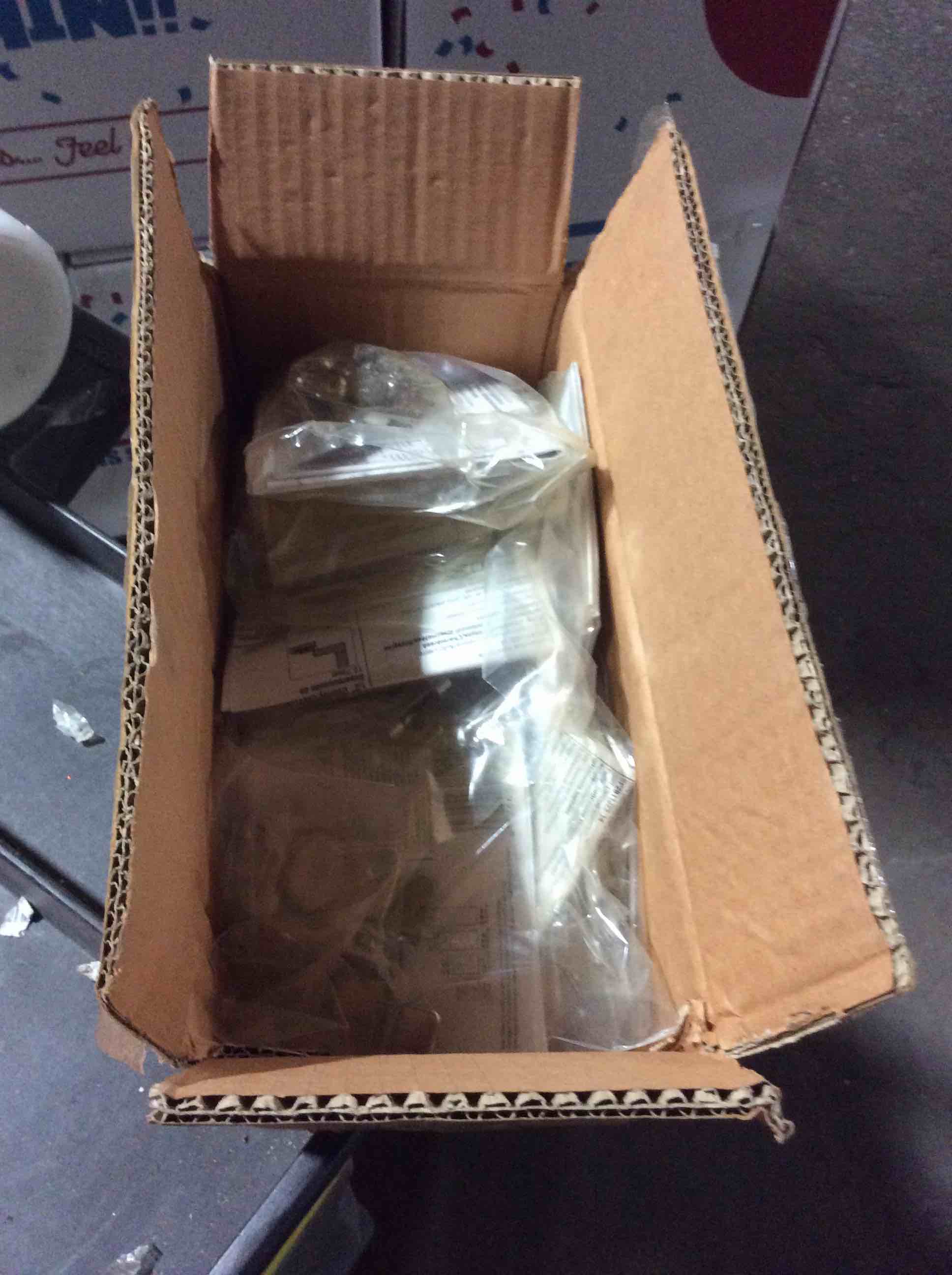 Condition photo showing Good Condition for box of 1 assortment door handle 