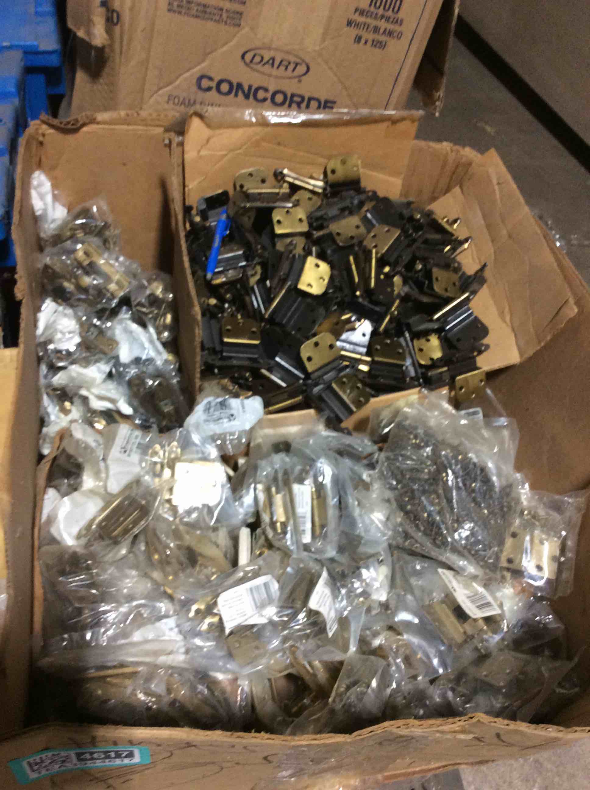 box of 300 assortment door handl 