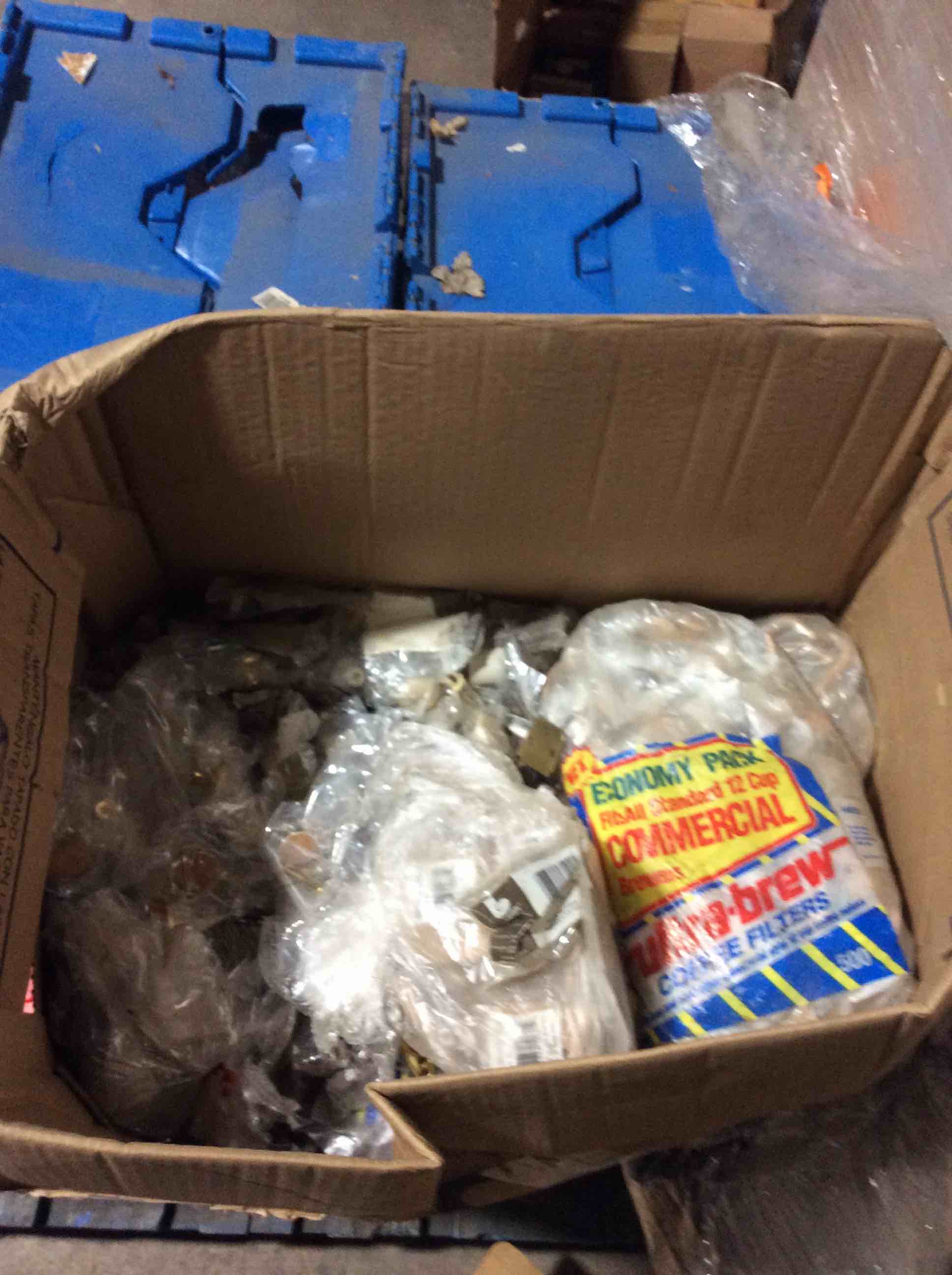 Condition photo showing Good Condition for box of 300 assortment door handl 