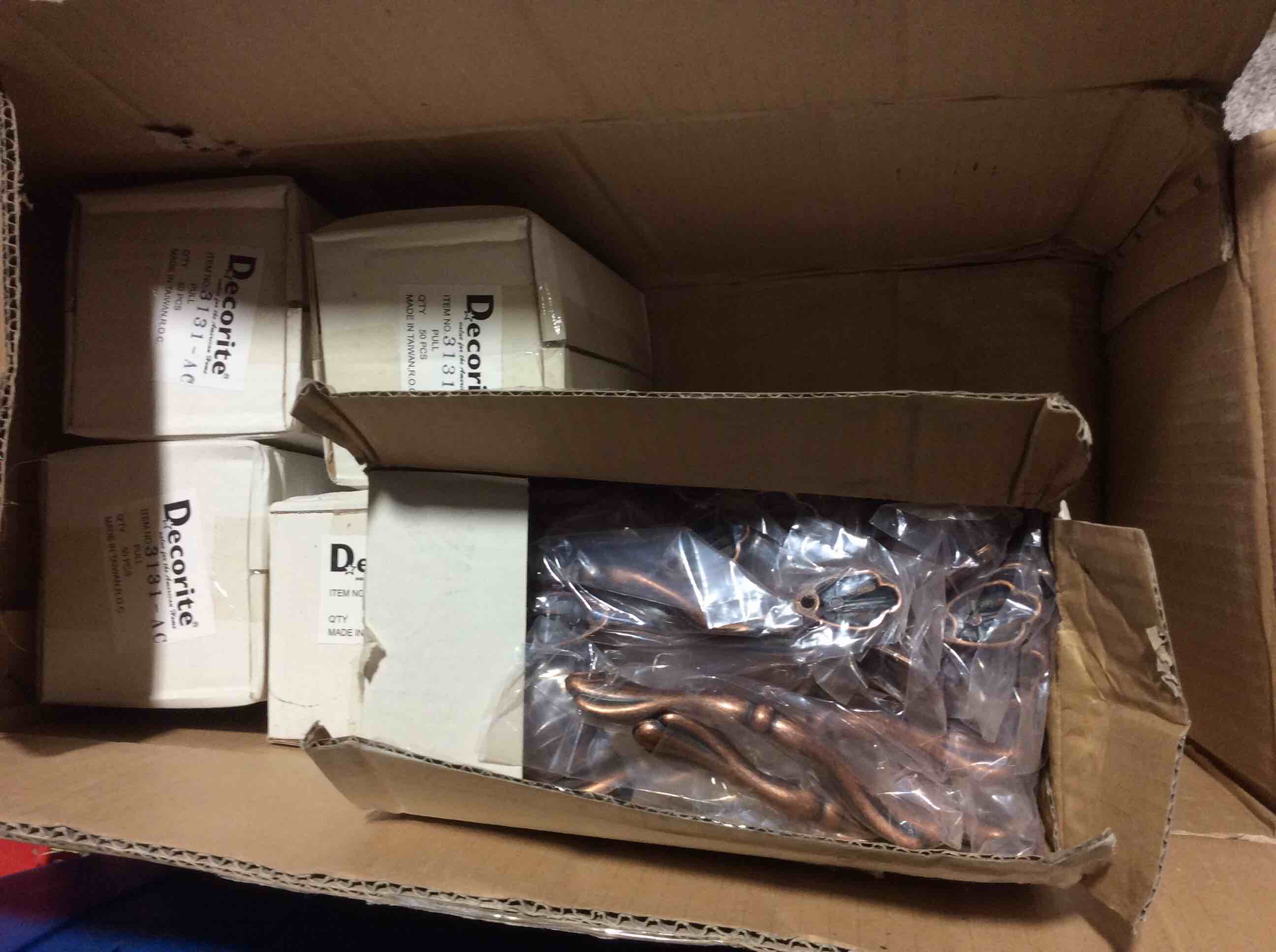 Condition photo showing Good Condition for box of 7 assortment door handle 