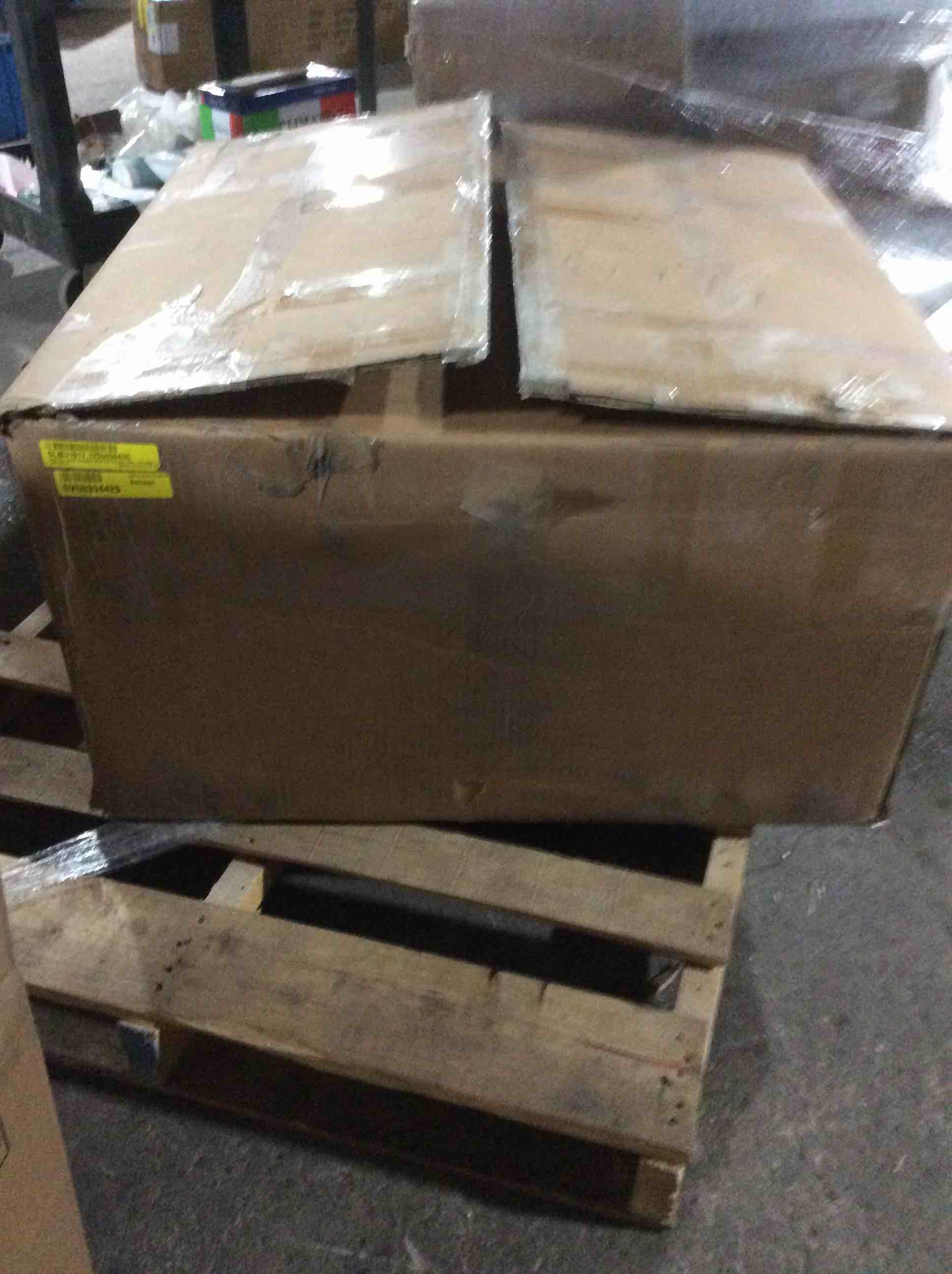 Condition photo showing Good Condition for Abels mid century modern wood leat shaped coffee table whith 2D