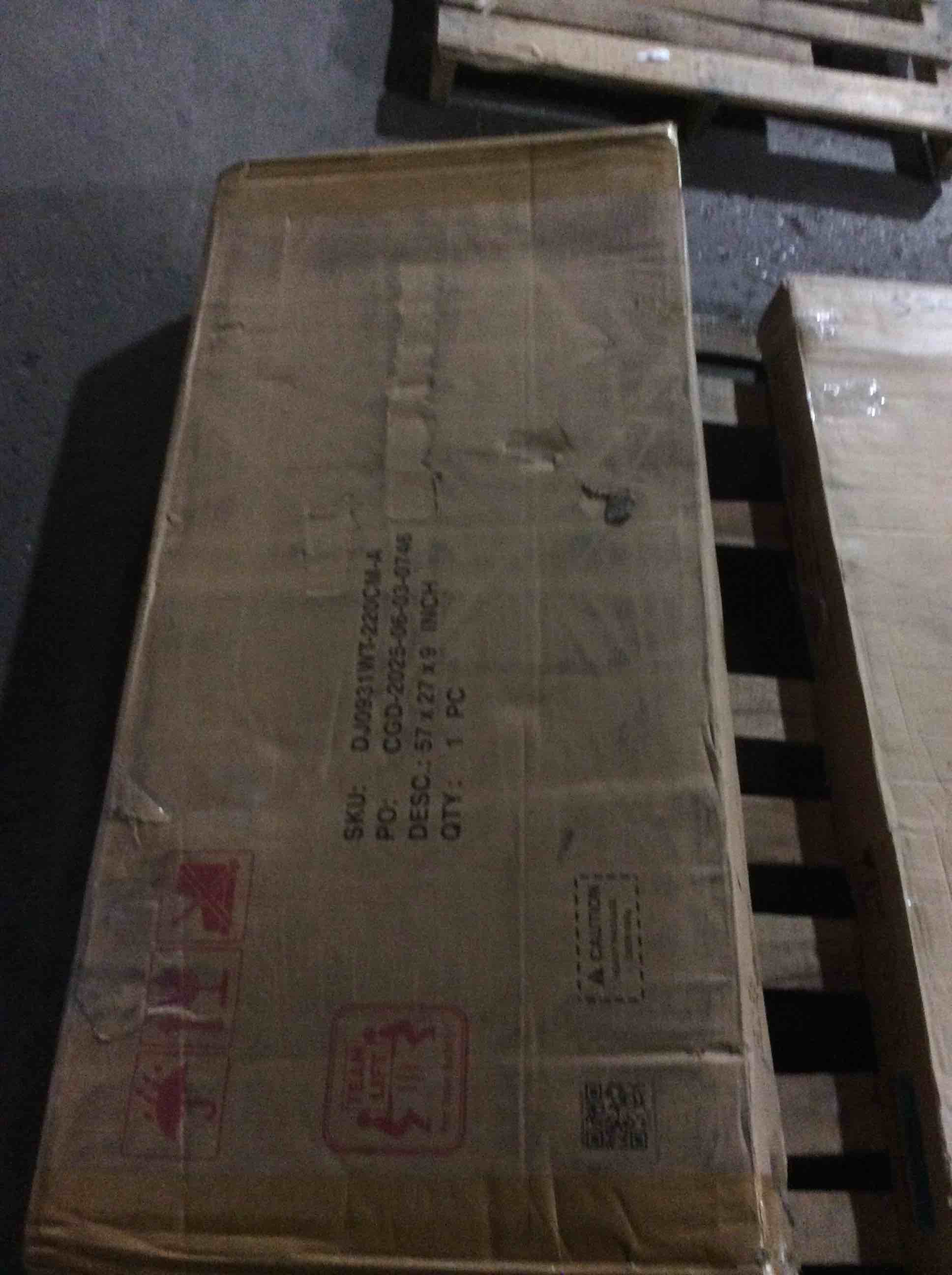 Condition photo showing Good Condition for 87 wide farmhouse hall tree whith 3