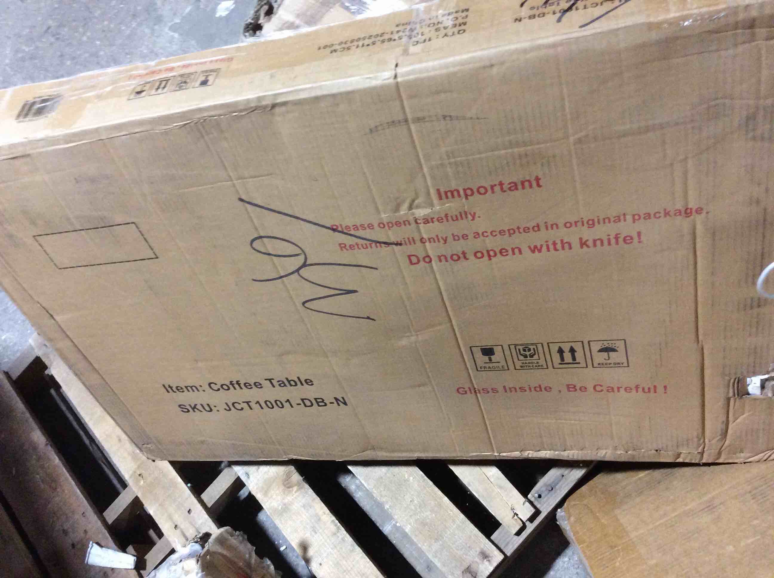 Condition photo showing Good Condition for glass table coffee 