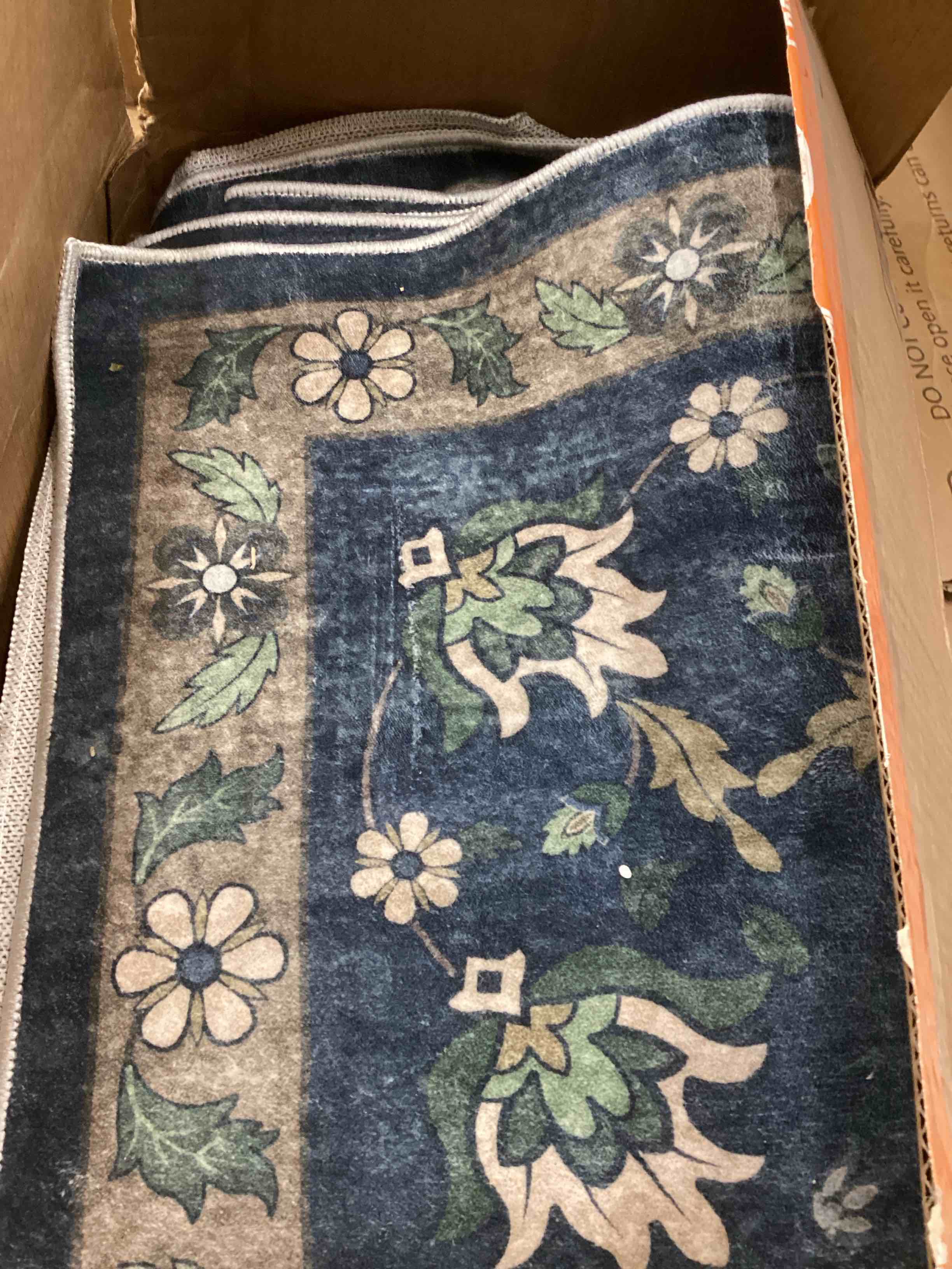 Condition photo showing Good Condition for Wonnitar Vintage Floral Rugs for Living Room, Washable 8x10 Area Rugs, Low Pile Non Shedding Stain Resistant Rugs for Bedroom Dining Room Home Office Department,(Blue,8x10)