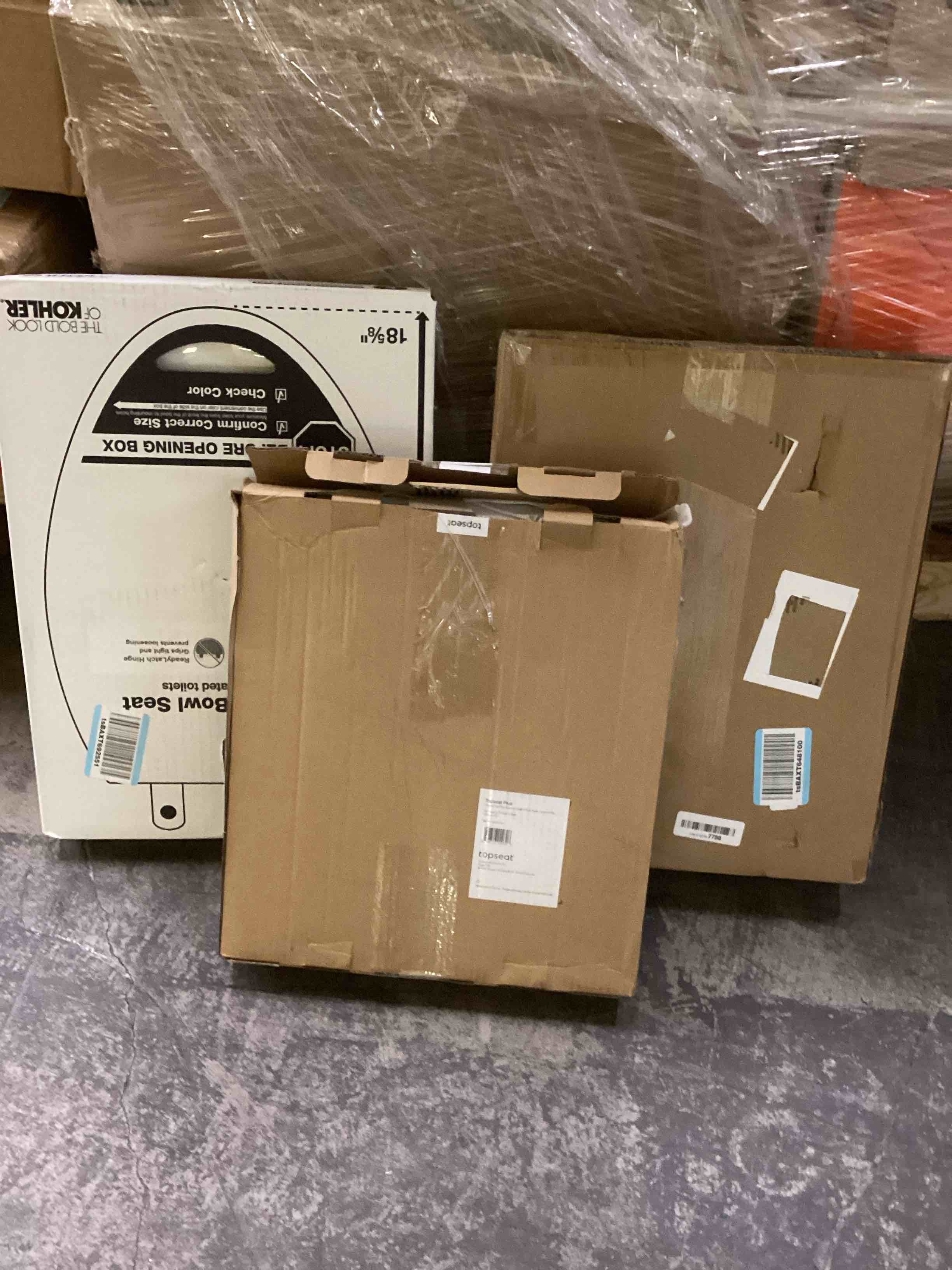 Condition photo showing Good Condition for assorted toilet seats 