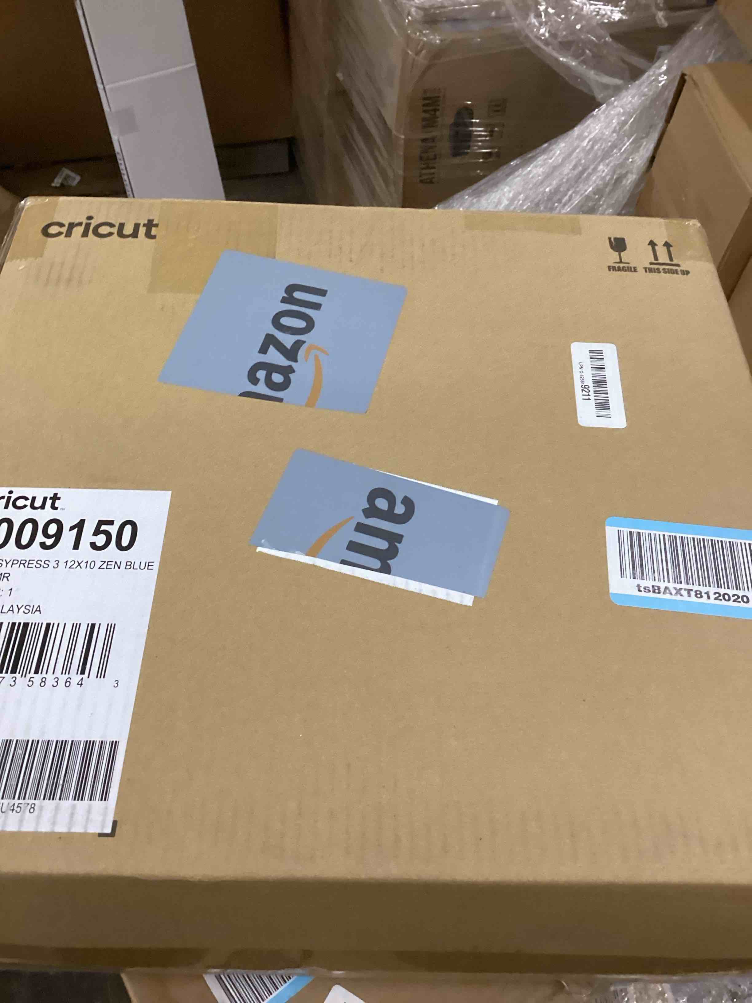 Condition photo showing New/Like New for Cricut - EasyPress 3 12" x 10" - Zen Blue