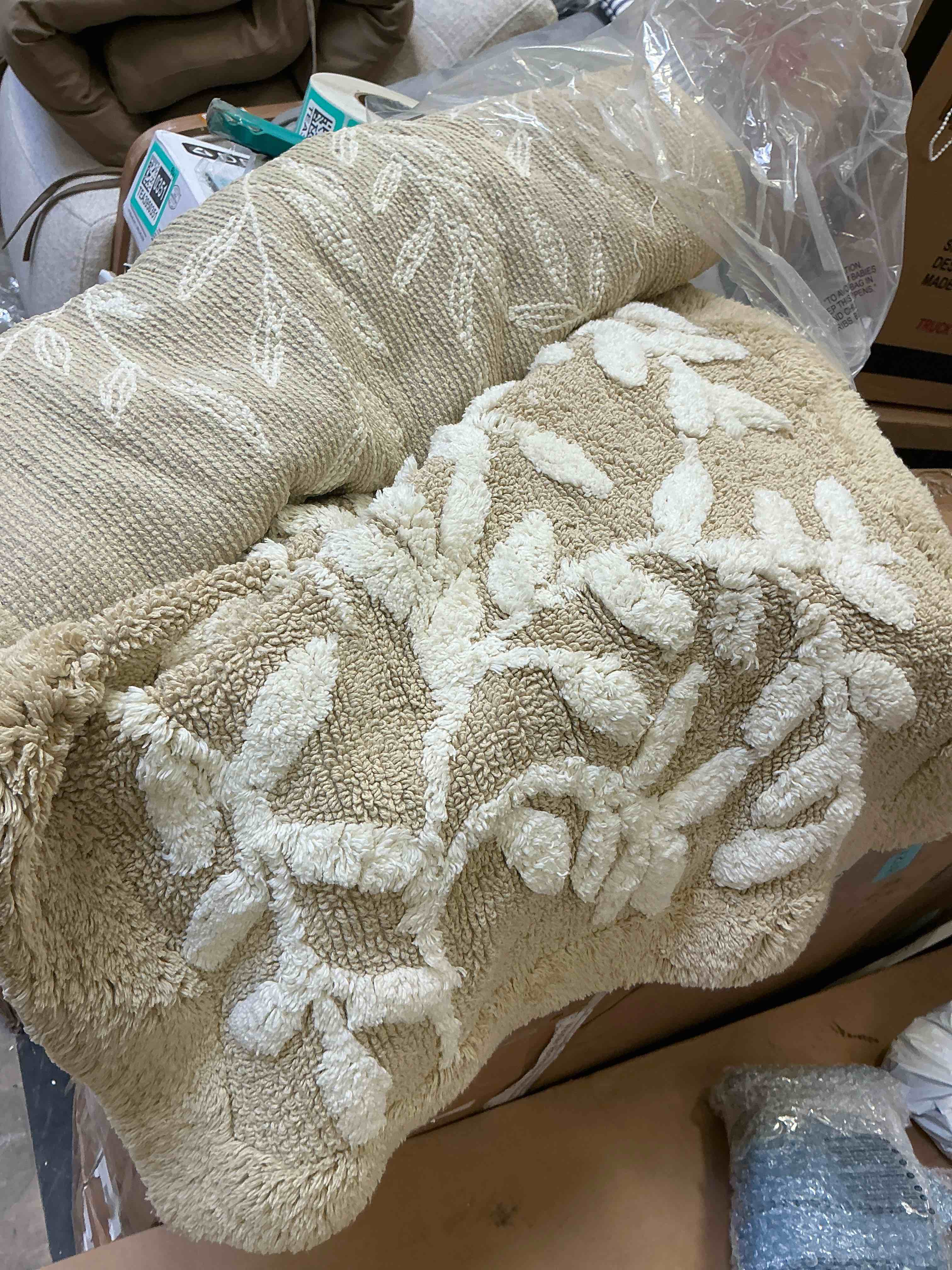 Condition photo showing Good Condition for madison park serene 100% cotton tufted bathroom rug - high & low tufting floral leaf design, quality luxurious plush medium pile bath mat absorbent, quick dry, shower room décor, 24x60 taupe