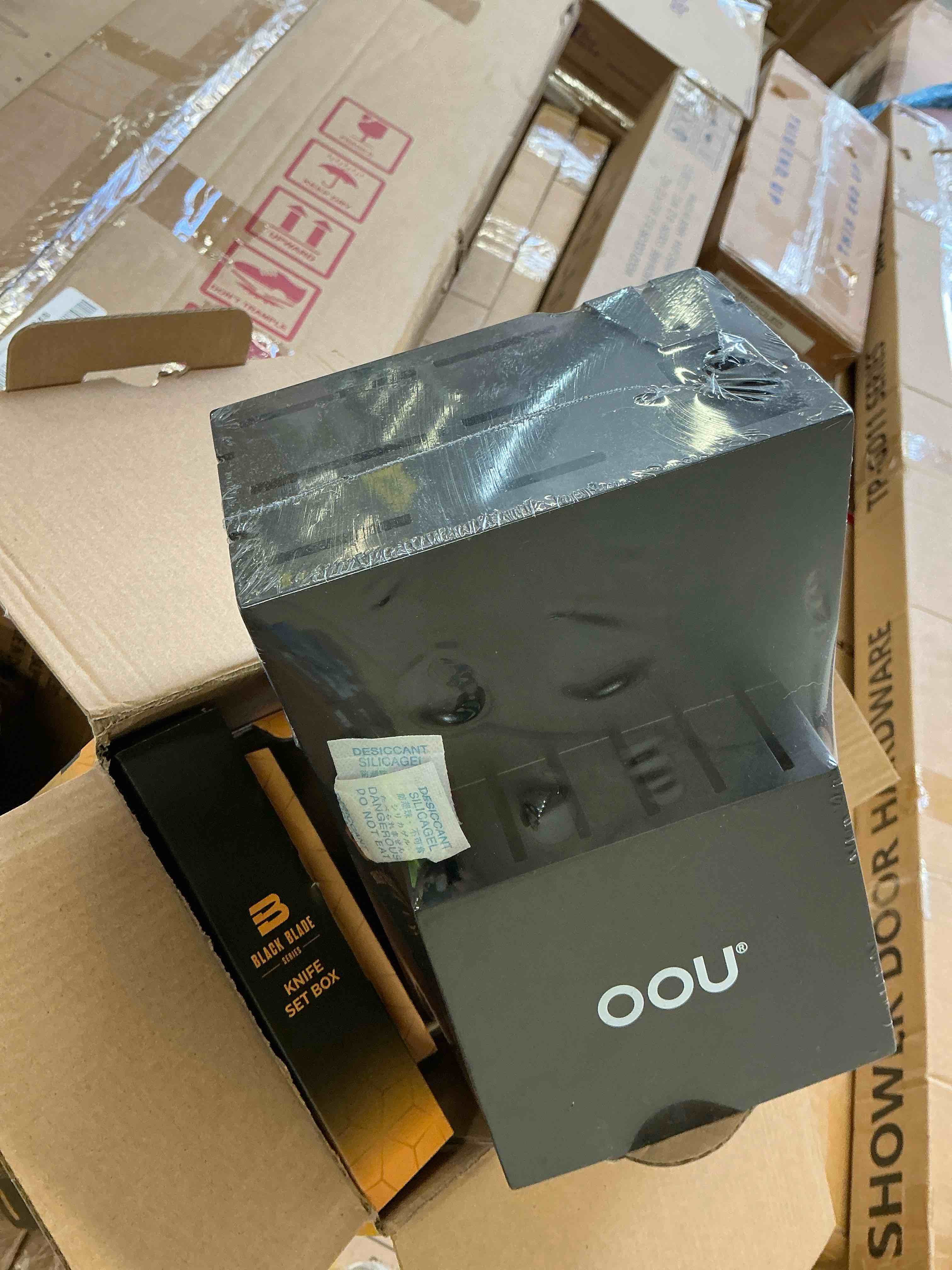 Condition photo showing New/Like New for oou® 15-piece knife block set - high carbon stainless steel, black