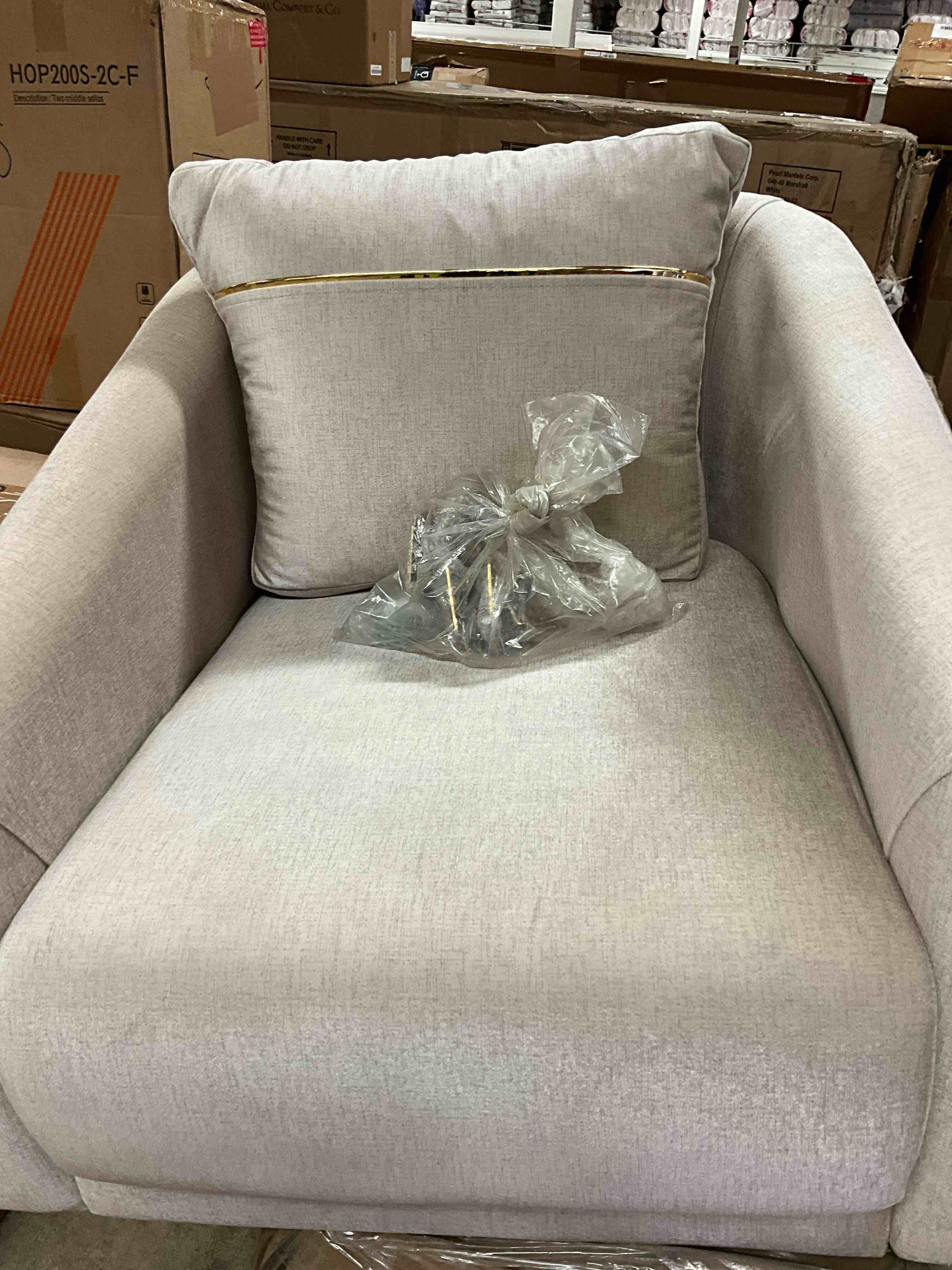 Condition photo showing New/Like New for goril velvet accent chair with gold legs