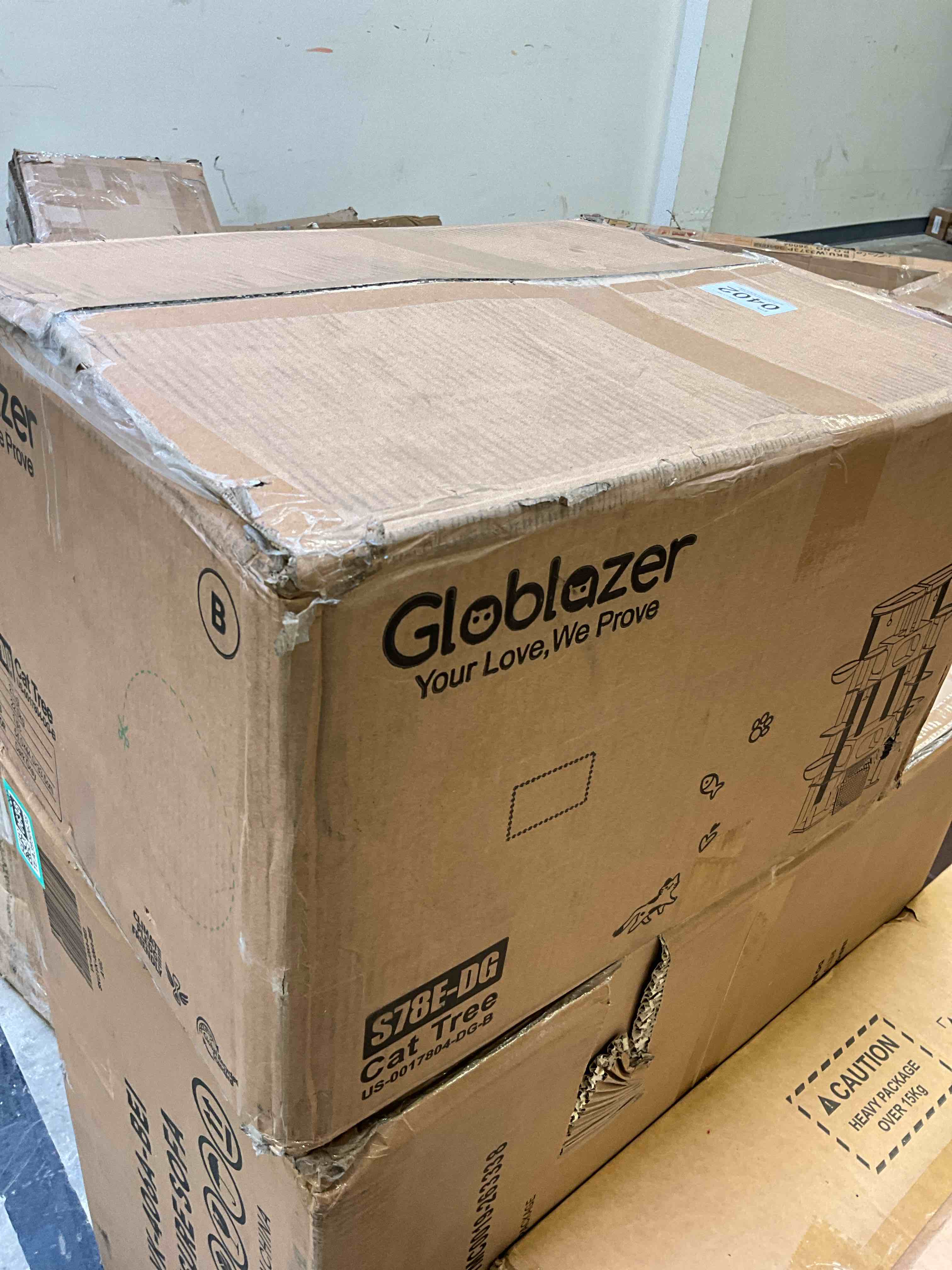 Condition photo showing Good Condition for s78e heavy duty cat tree(dark grey,78-inch) (incomplete one box only) (box b)