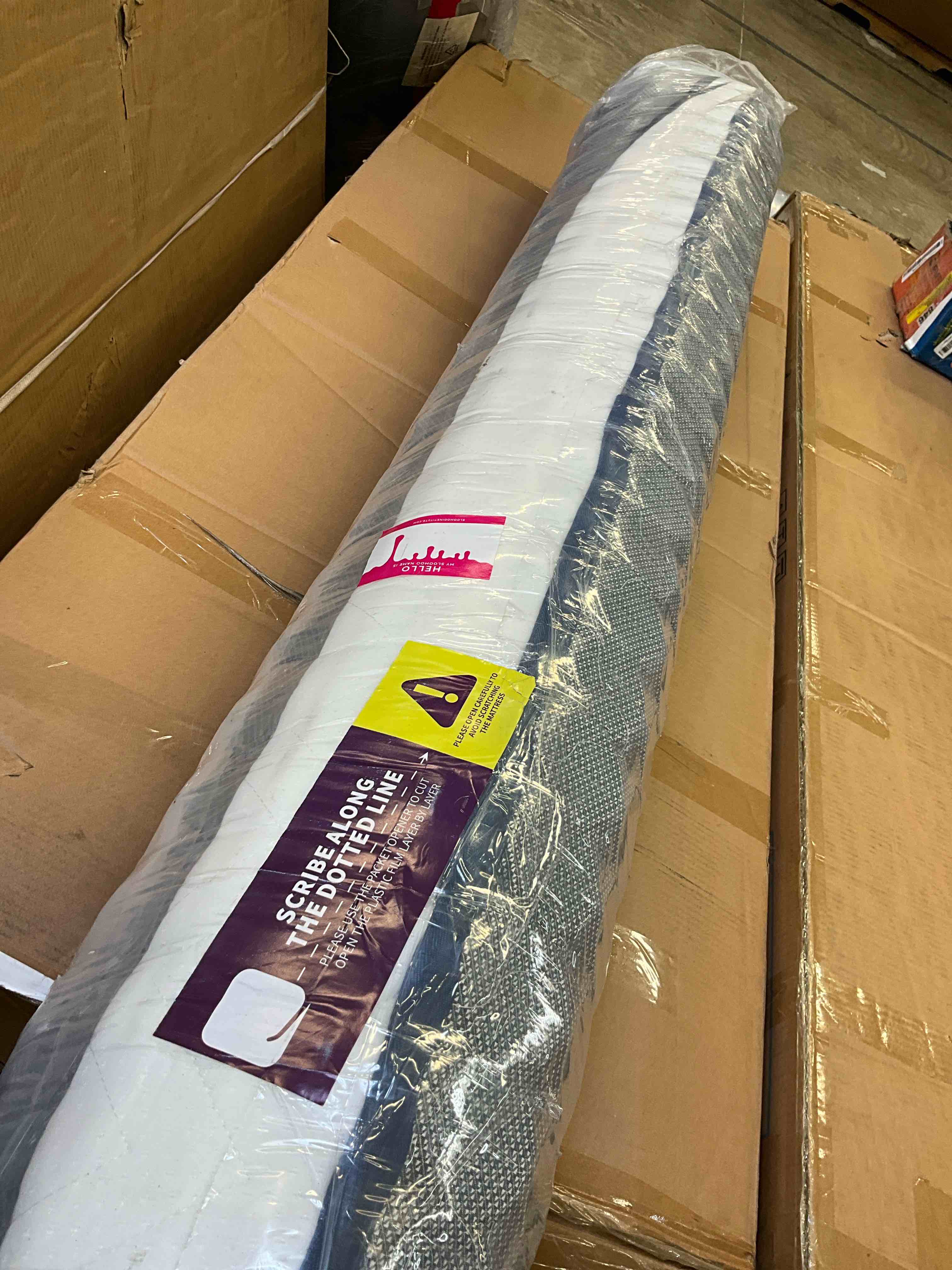 Condition photo showing New/Like New for queen hybrid mattress 