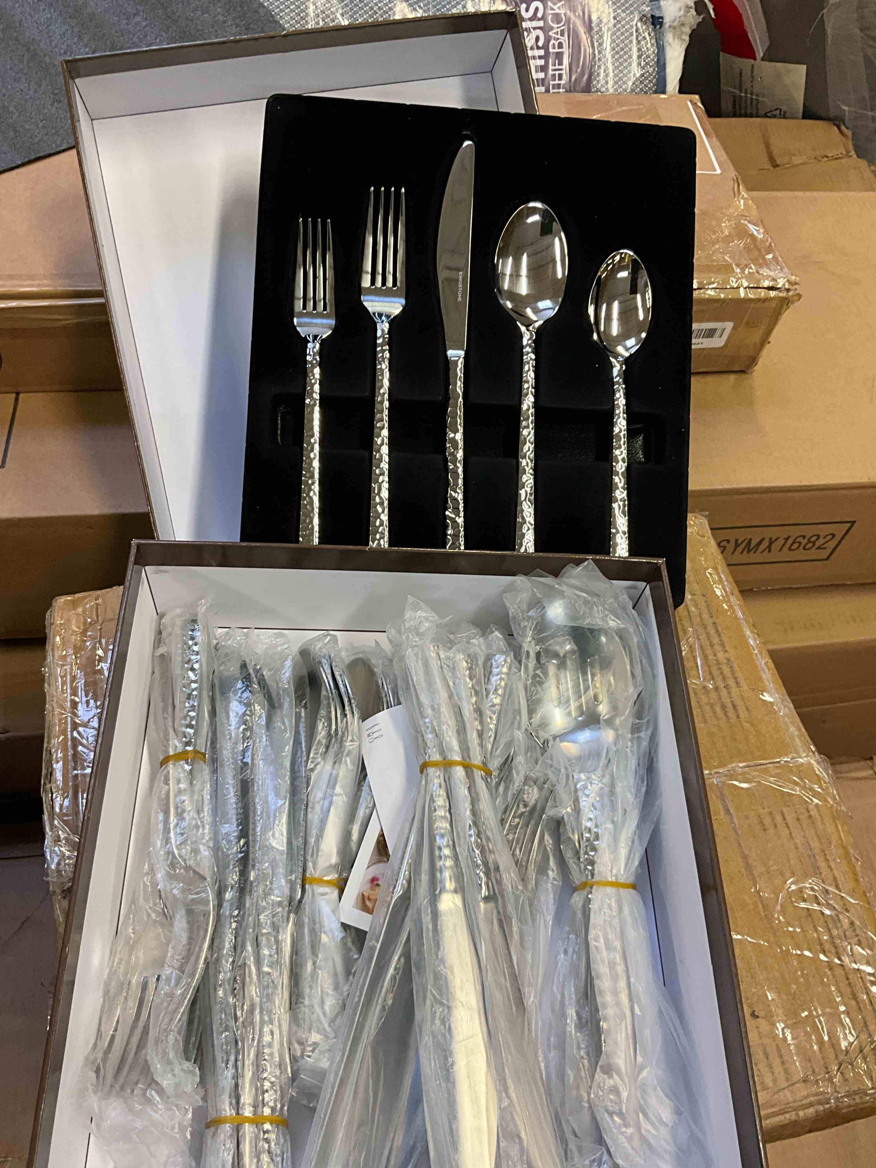 Condition photo showing New/Like New for kingstone 18/10 stainless steel flatware set 52-pcs