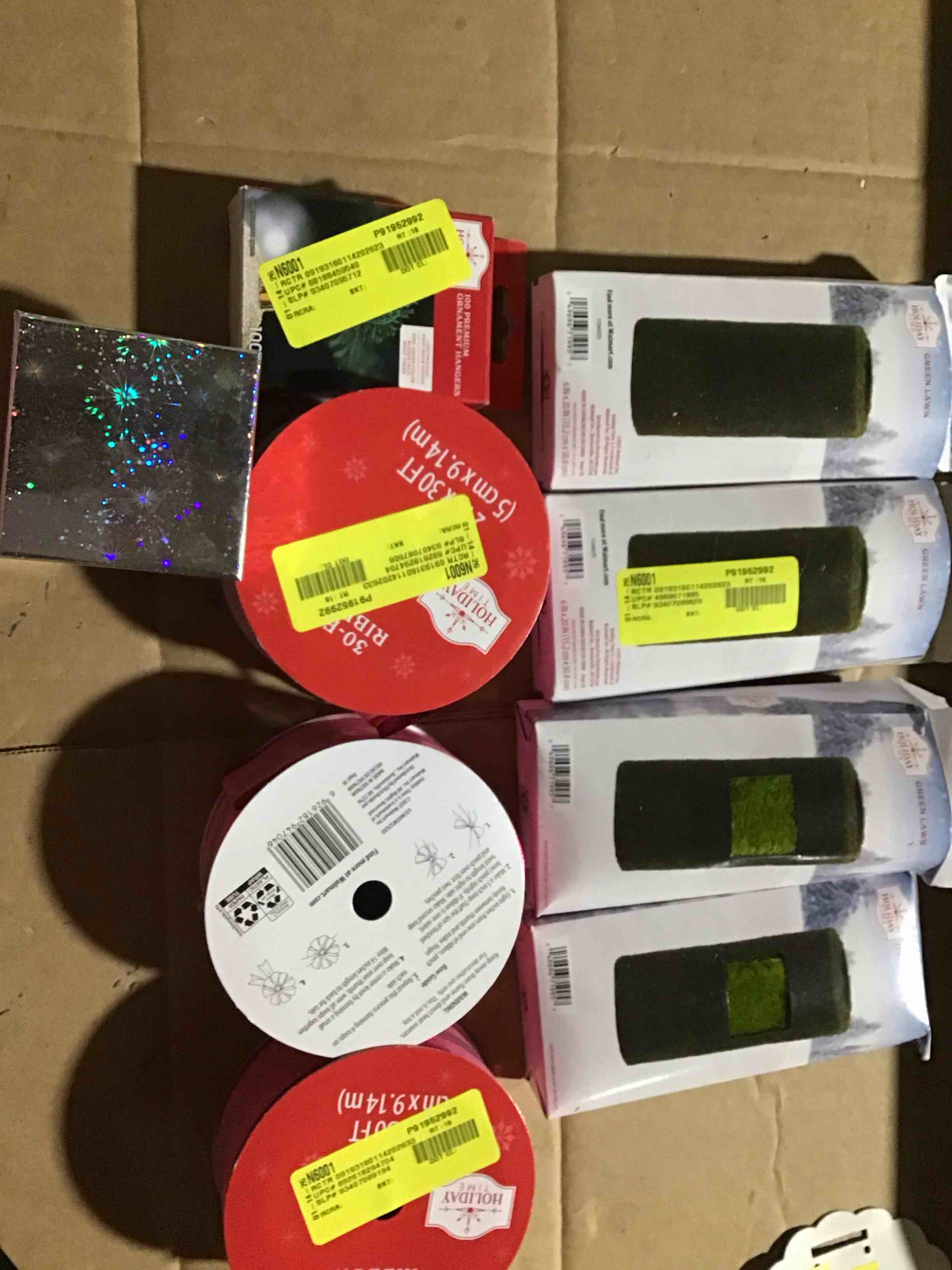 Objects for Christmas decorations 