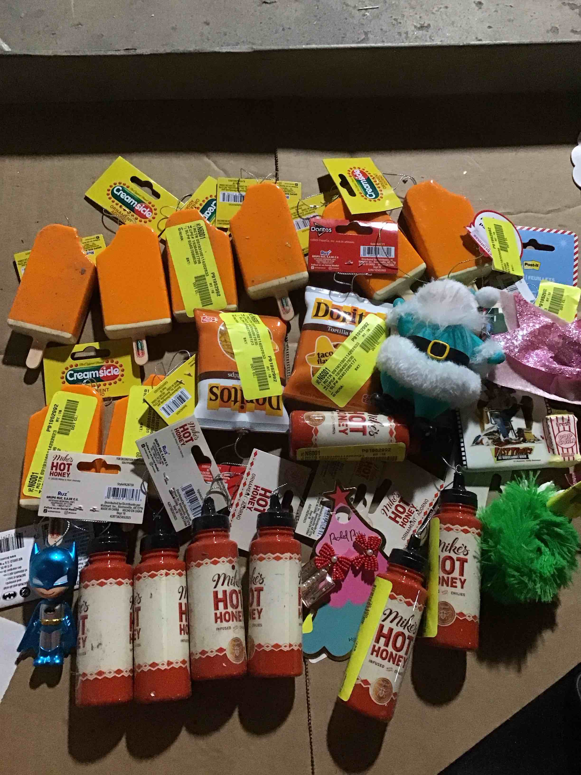 objects for christmas decorations 