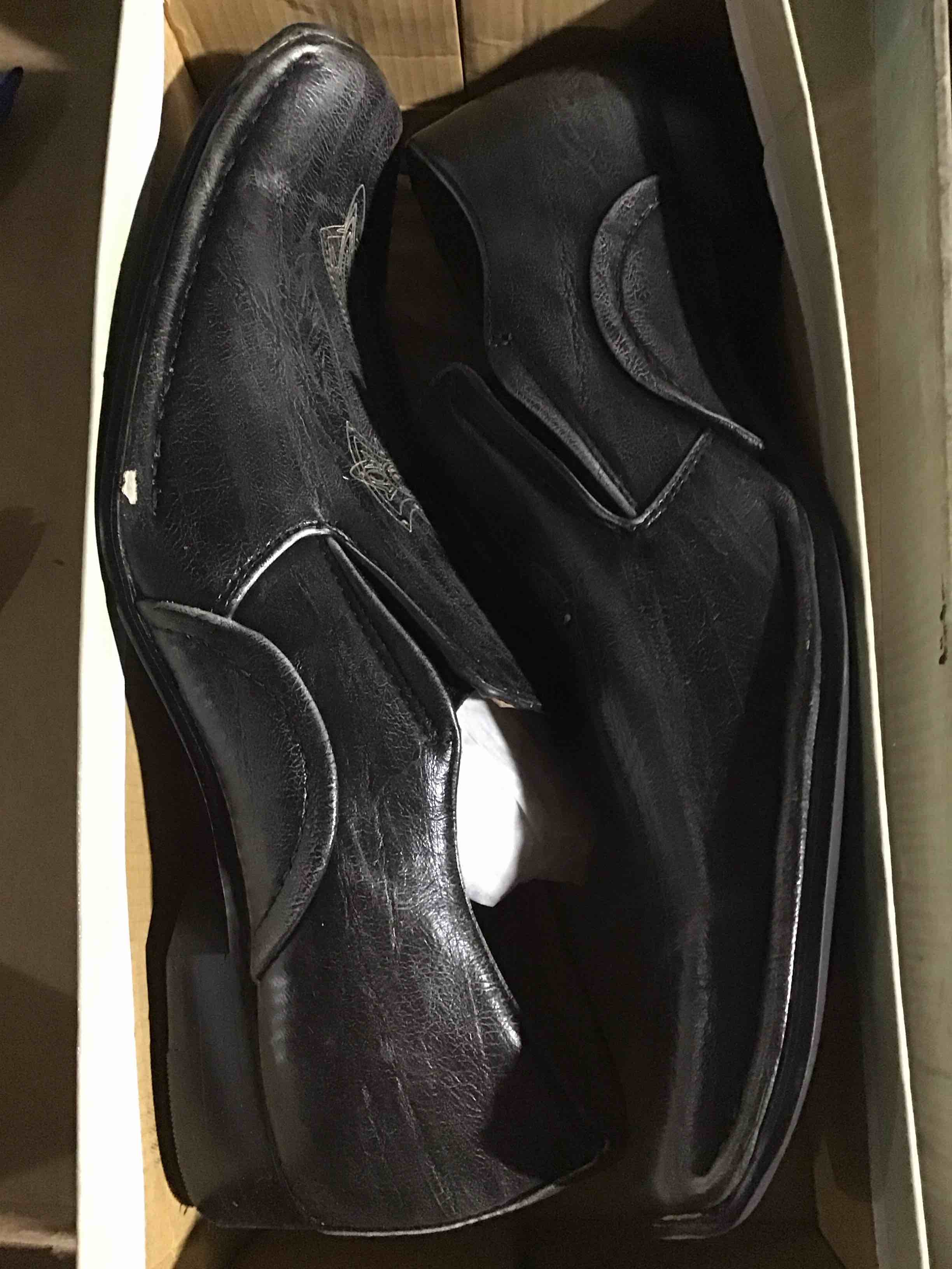 Condition photo showing As Is for Robert Wayne  M footwear leather upper casual shoes for men 