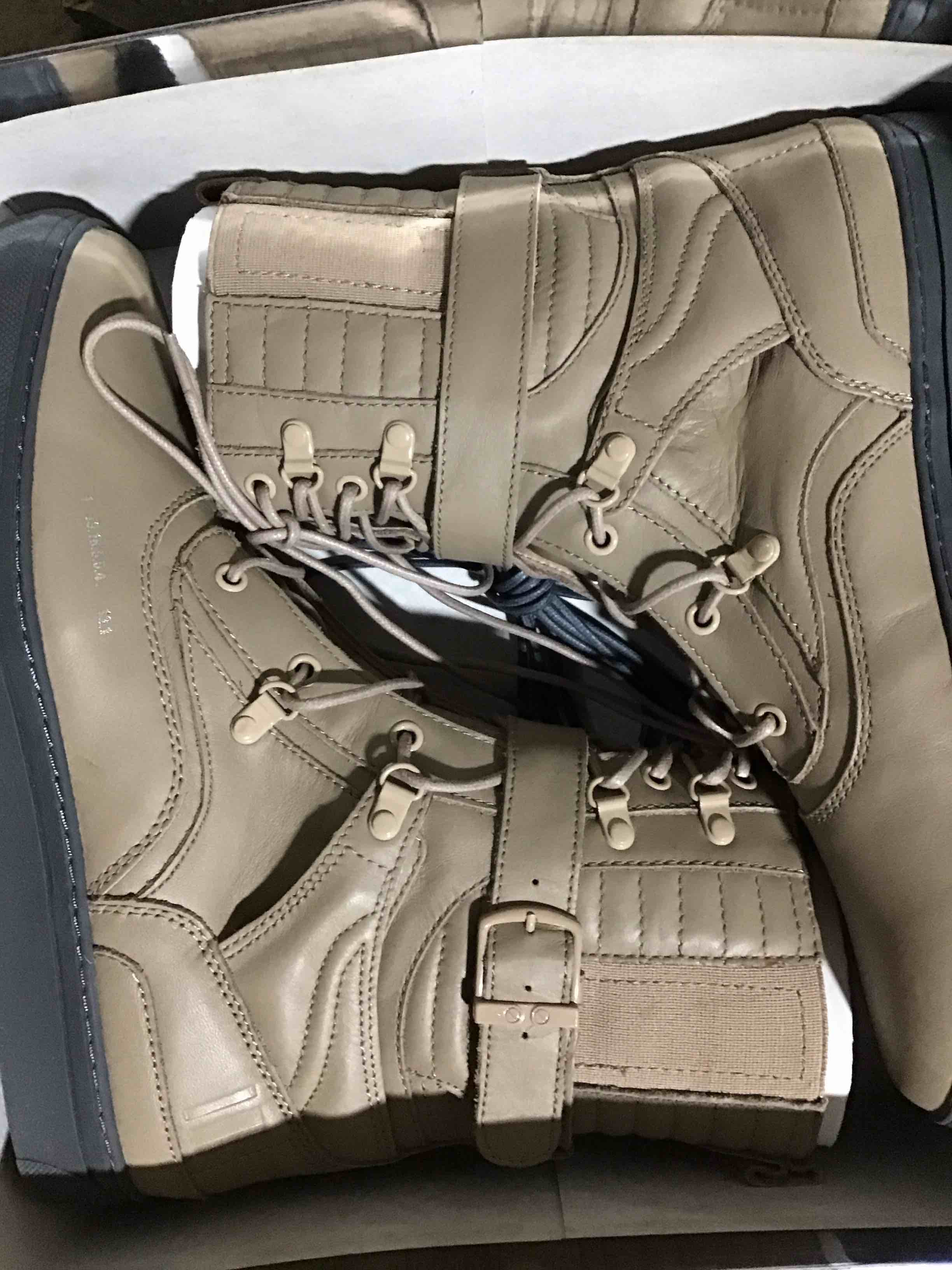 Condition photo showing New/Like New for Steve Madden zero days men’s boots