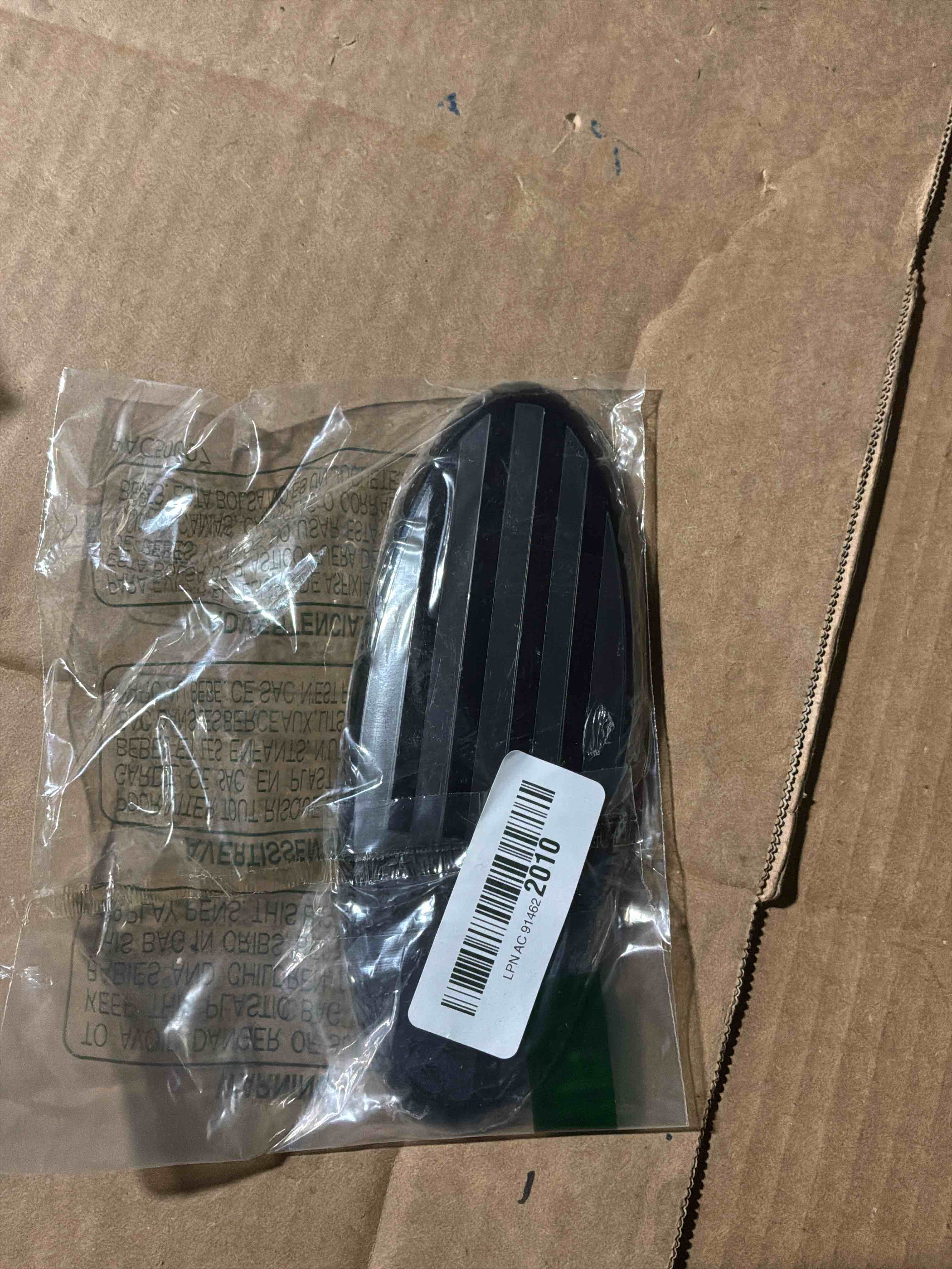 Condition photo showing New/Like New for Shenwinfy for Ford Emblem, 7 Inch F150 Front Grill Tailgate Black American Flag Emblem for 04-10 Explorer 03-06 Expedition 07-14 Edge 07-12 Fusion 08-15 Escape 99-04 F150 F250 F350