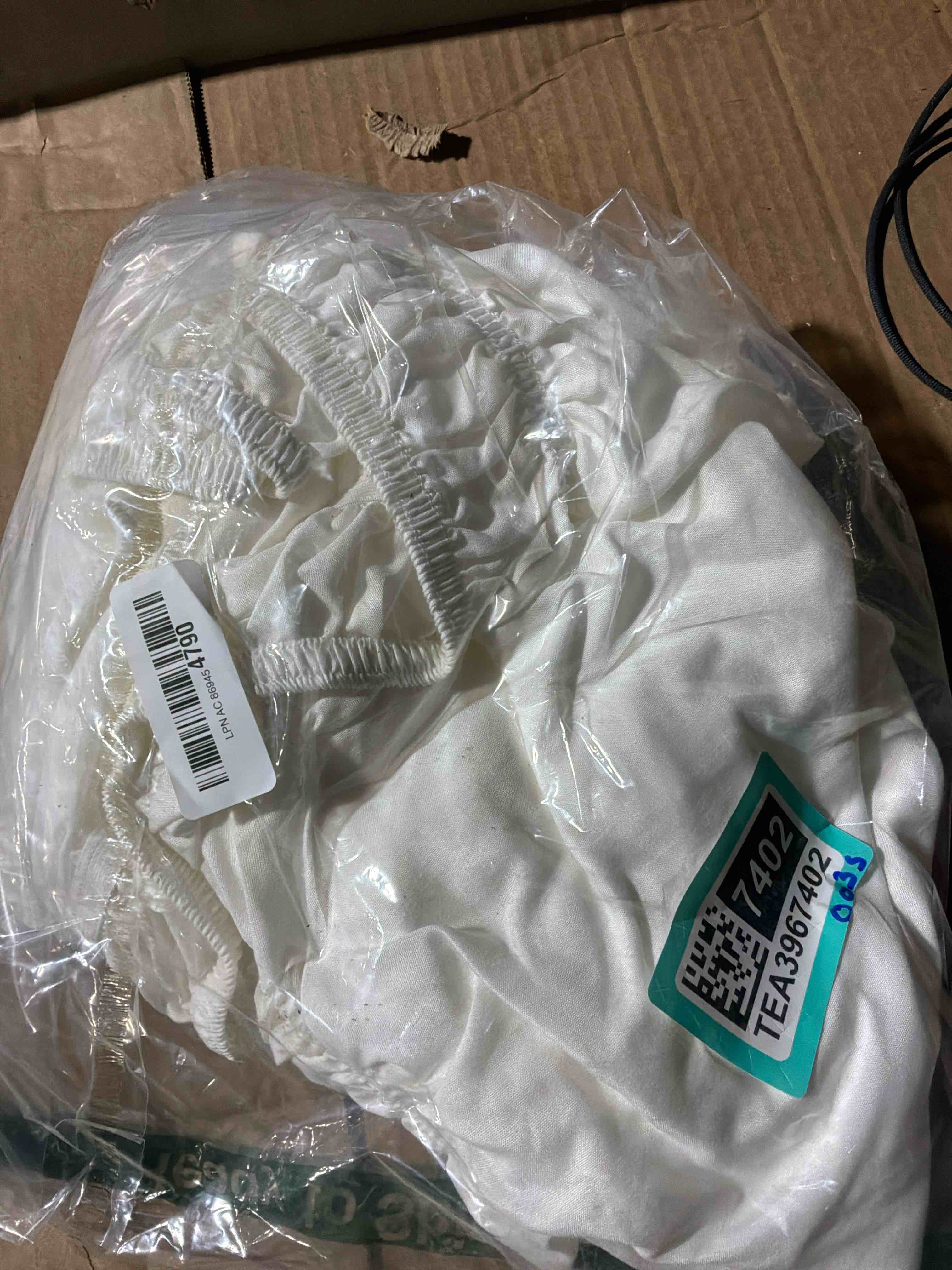 Condition photo showing New/Like New for FRESH IDEAS Bedding Ruffled Bedskirt, Classic 14” Drop Length, Gathered Styling, Full, Ivory (FRE30114IVOR02) Full Ivory