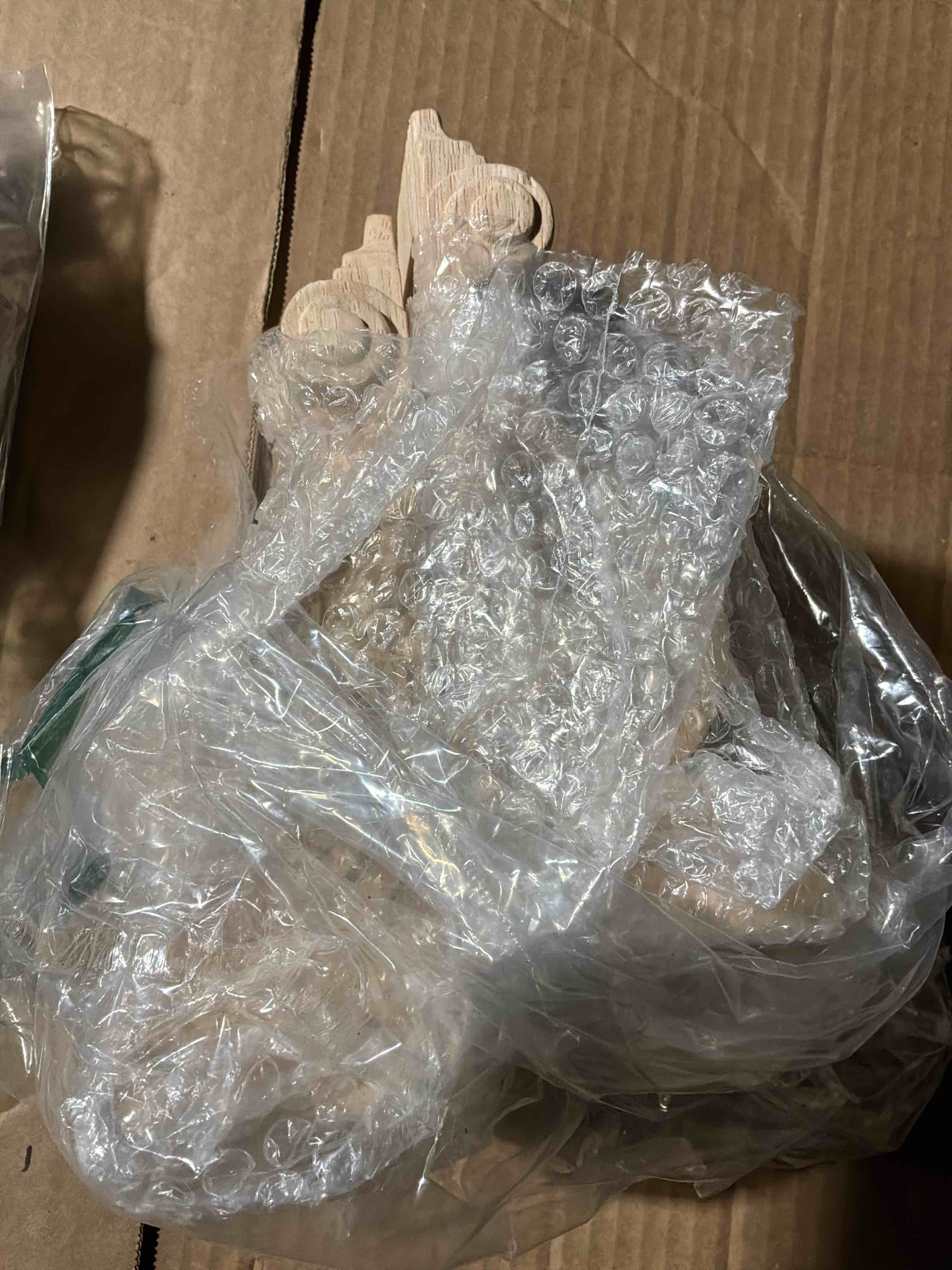 Condition photo showing New/Like New for Ekena Millwork COR04X03X09SA 4 3/4-Inch W x 3 1/8-Inch D x 9 3/4-Inch H Salo Corbel , White 1 Count (Pack of 1)