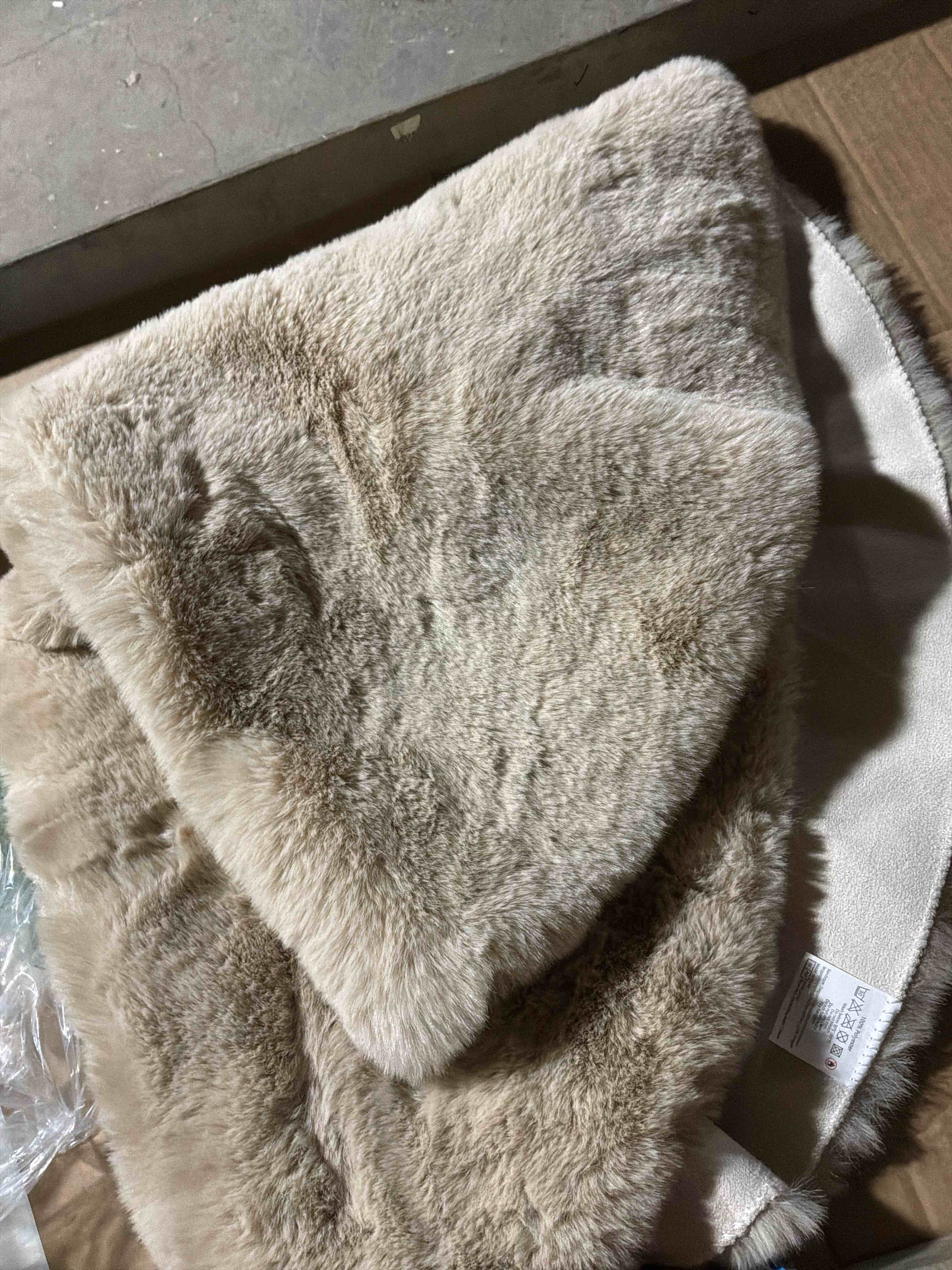 Washable Shag Round Rugs 6ft Camel Plush Faux Rabbit Furry Fur Rugs for Bedroom Large Circle Fluffy Nursery Rug