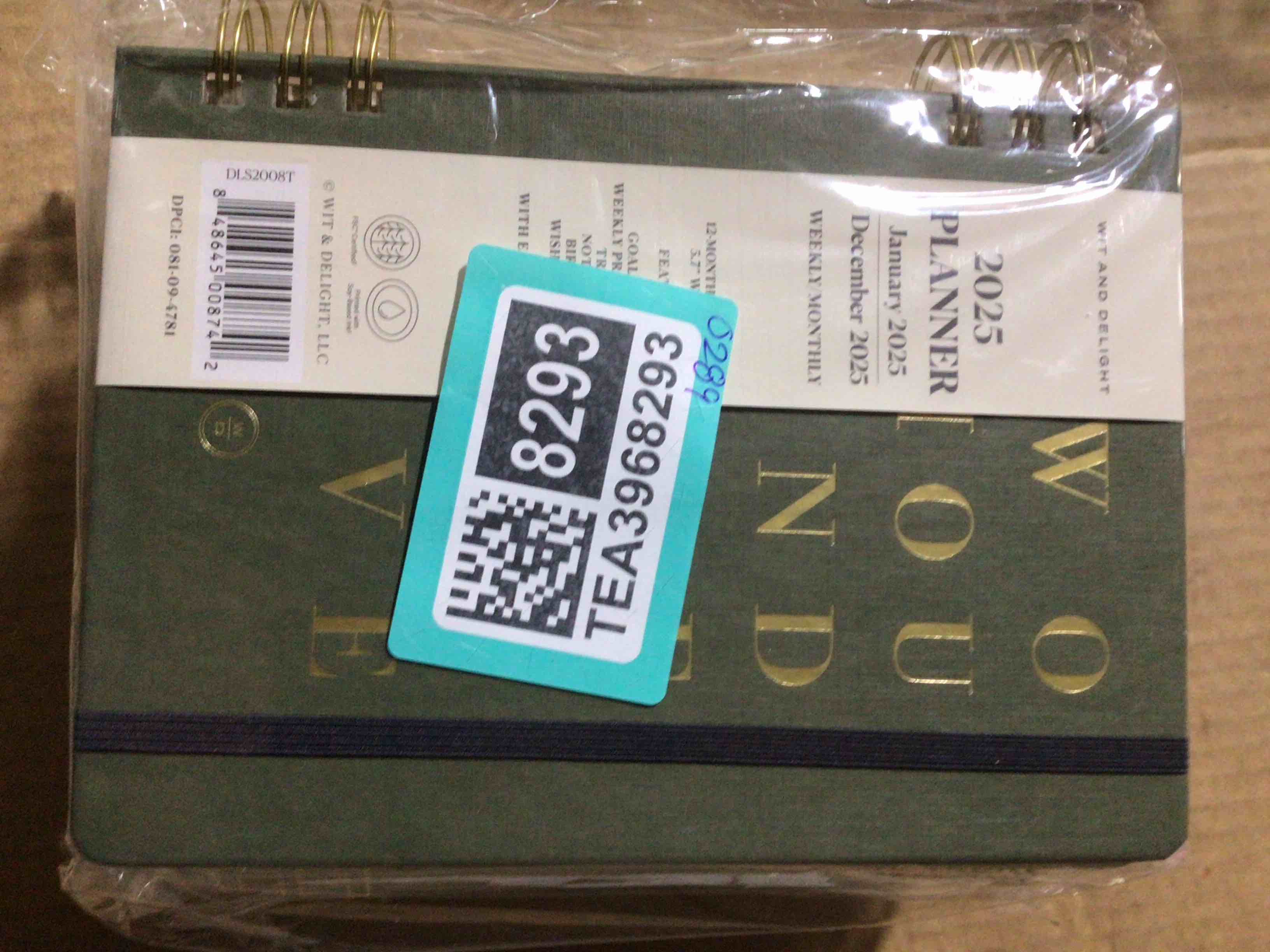 Condition photo showing New/Like New for 2025 planner, olive green weekly/yearly planner