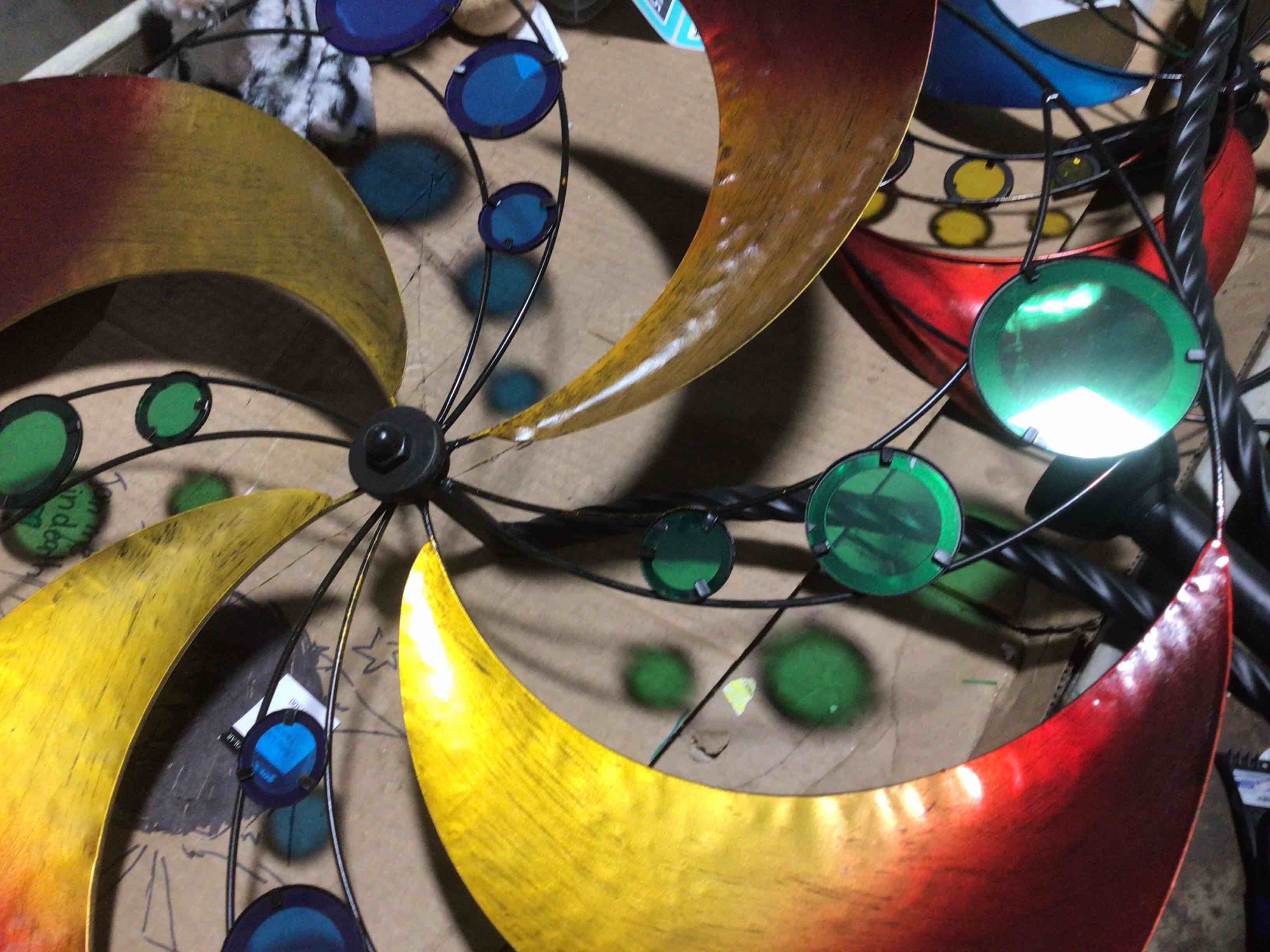 Condition photo showing New/Like New for RCS GIFTS CIRCLE WIND SPINNER (similar)