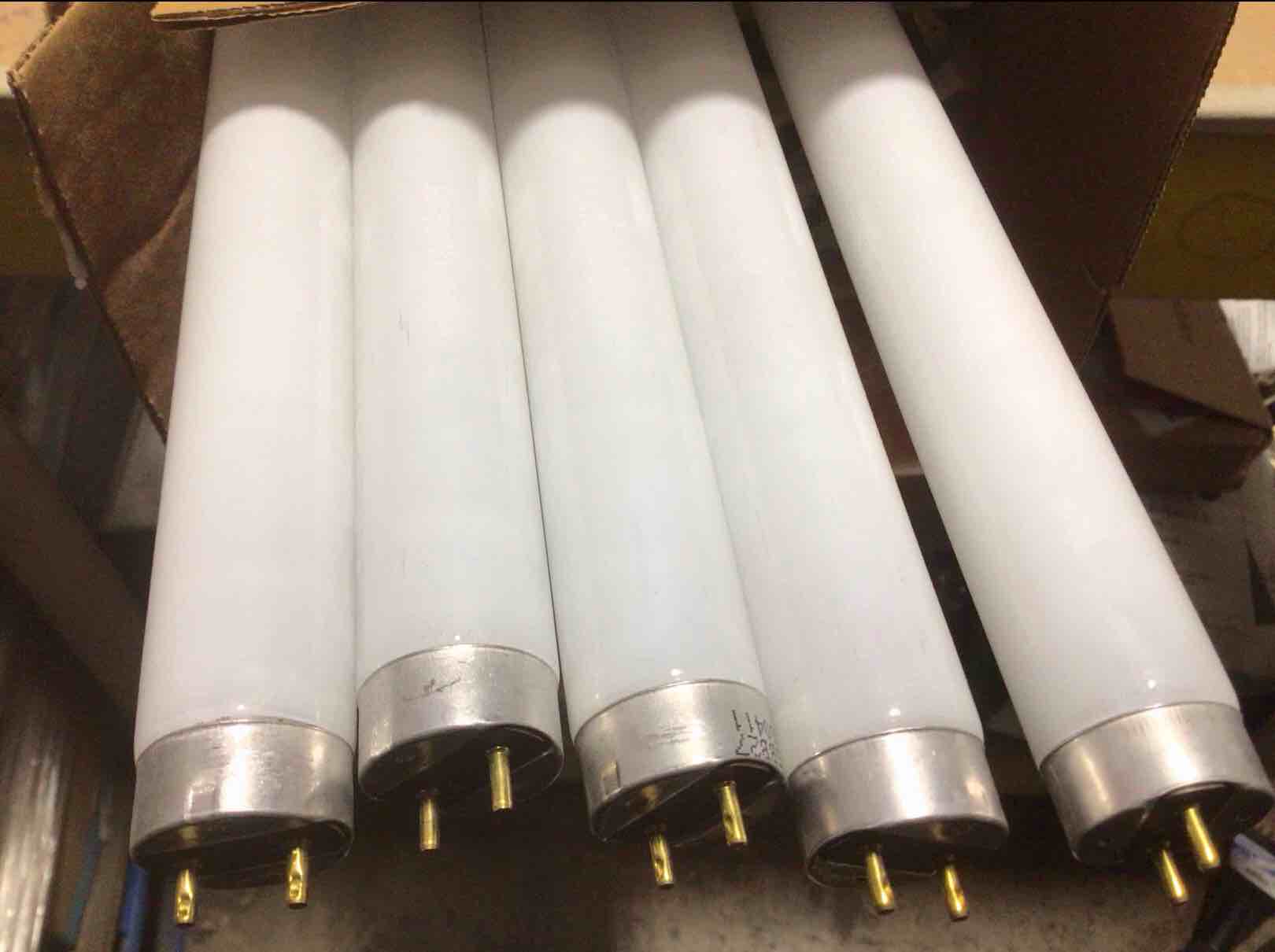 Condition photo showing New/Like New for sylvania supersaver lights (large)