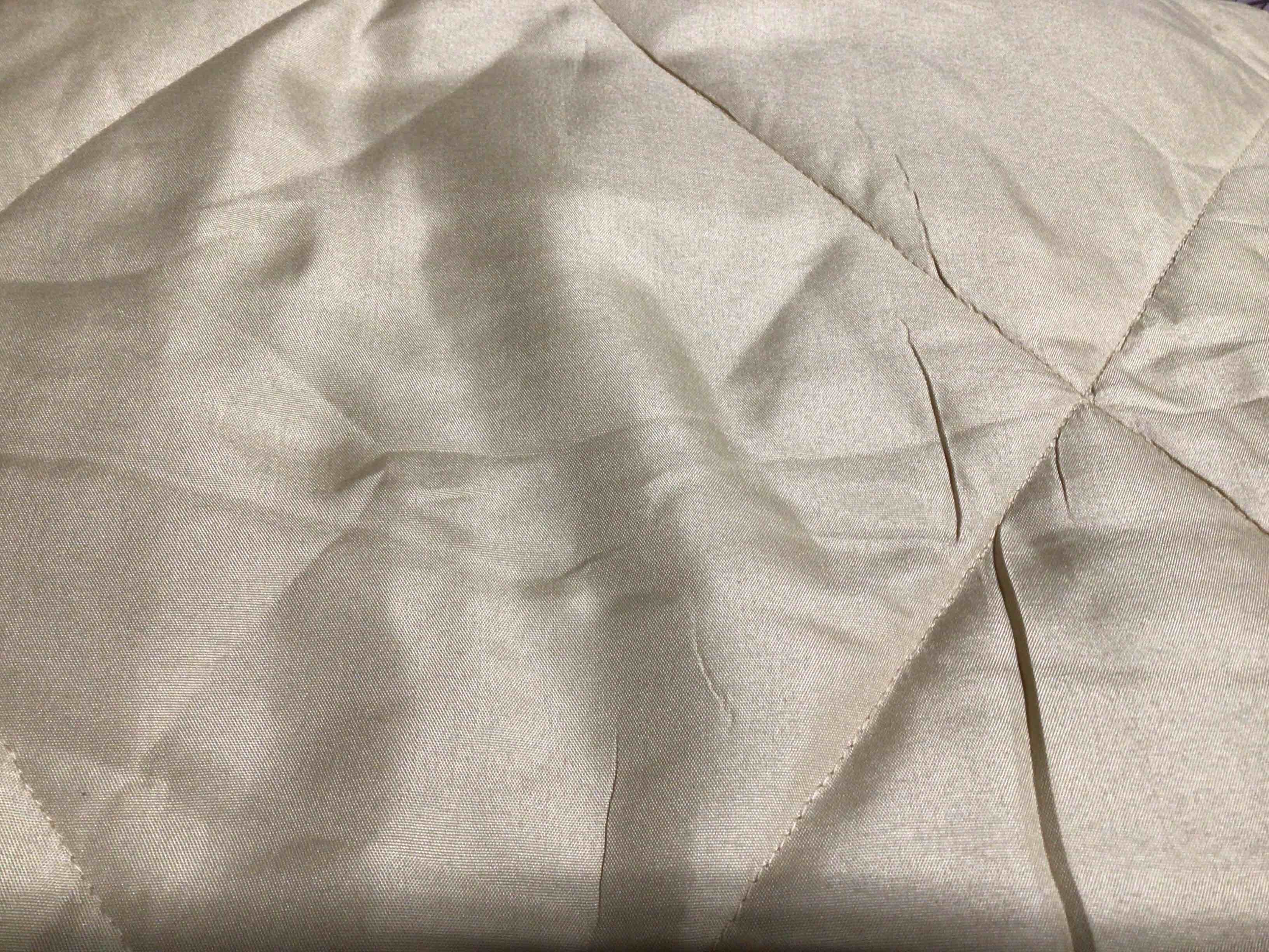 Condition photo showing New/Like New for comforter light yellow blanket 