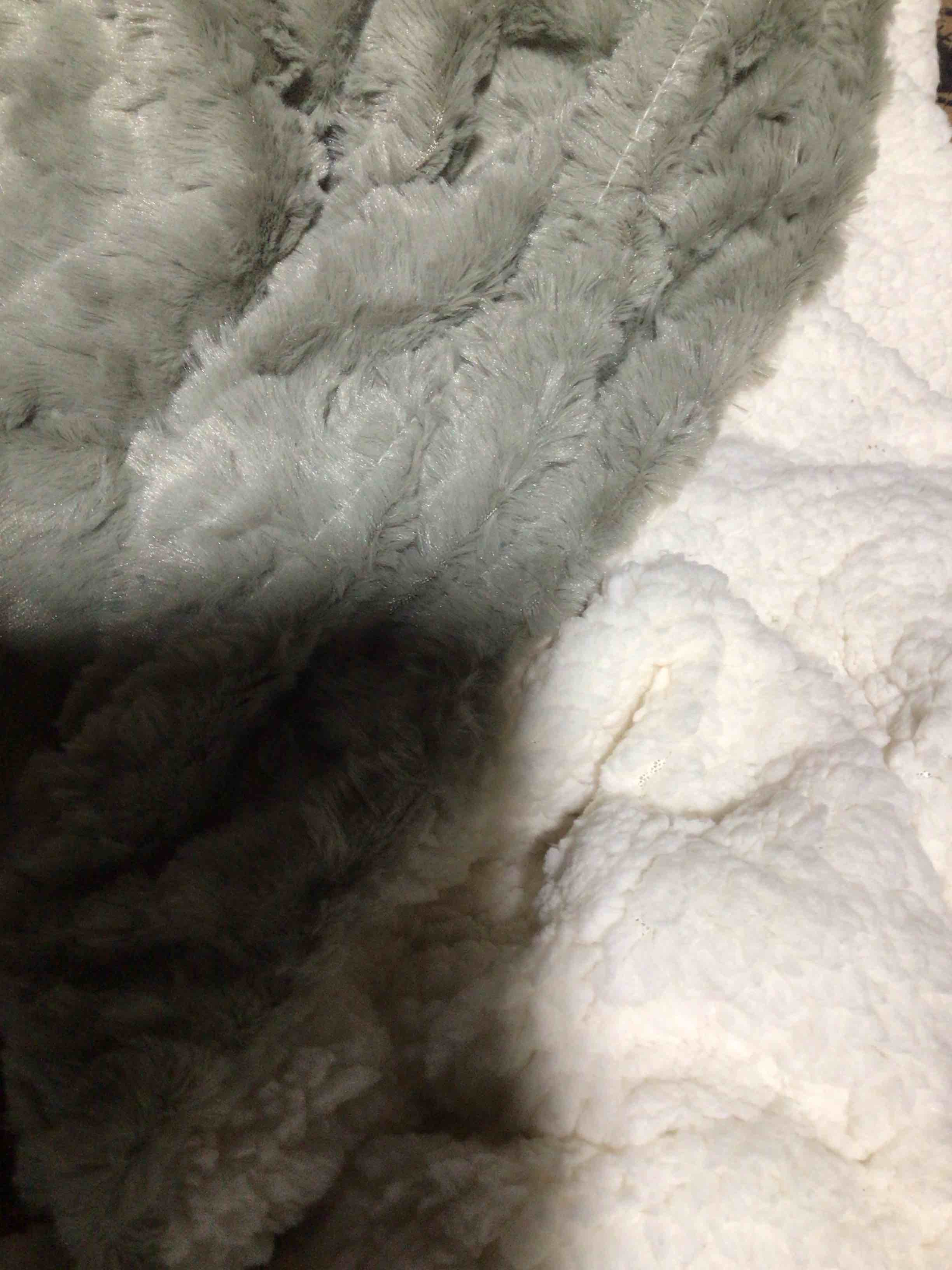 Condition photo showing New/Like New for fuzzy blanket (green) 