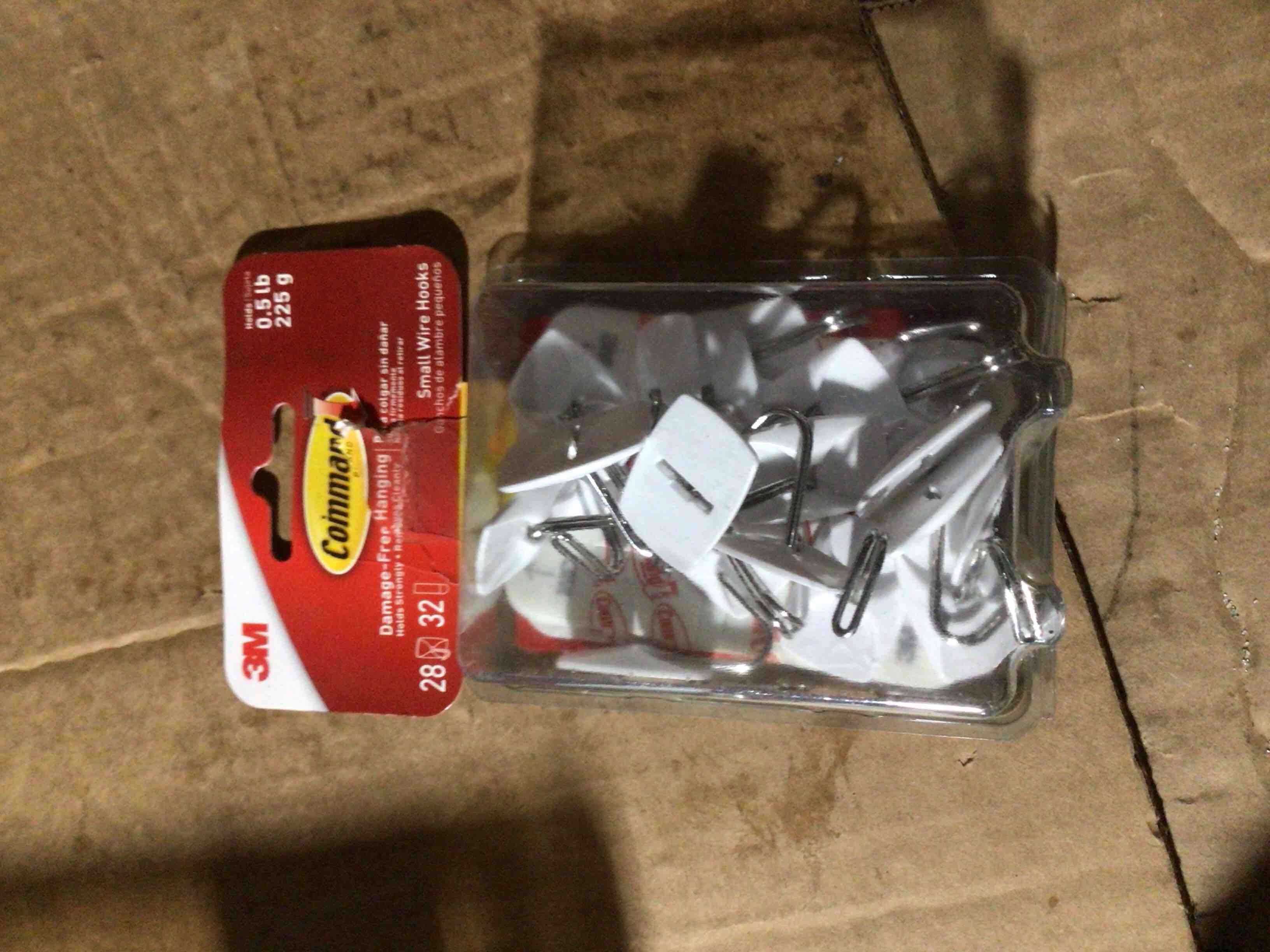 Condition photo showing Good Condition for Command Small Wire Toggle Hooks, 28 Hooks and 32 Strips, Damage-Free Hanging Wall Hook with Adhesive, No Tools Required, Great for Home, Kitchen, and Office Organization, Holds up to 0.5 lb