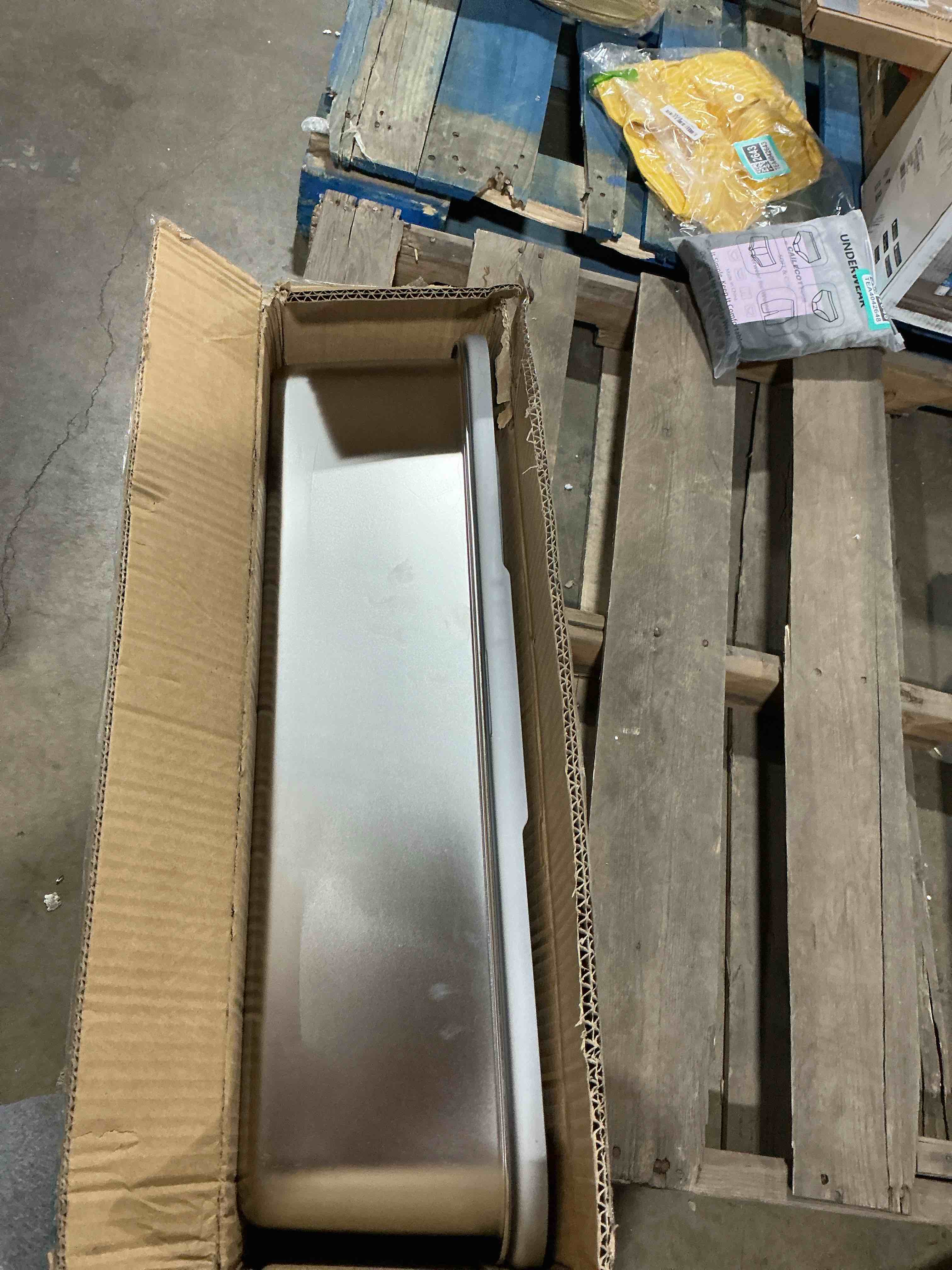 Condition photo showing Good Condition for Stainless Steel Litter Box | XL Enclosed Cat Litter Boxes with Lid for Big Cats | High Sided, Anti-Urine Leakage | Non-Stick Bottom & Includes Litter Mat & Metal Scoop