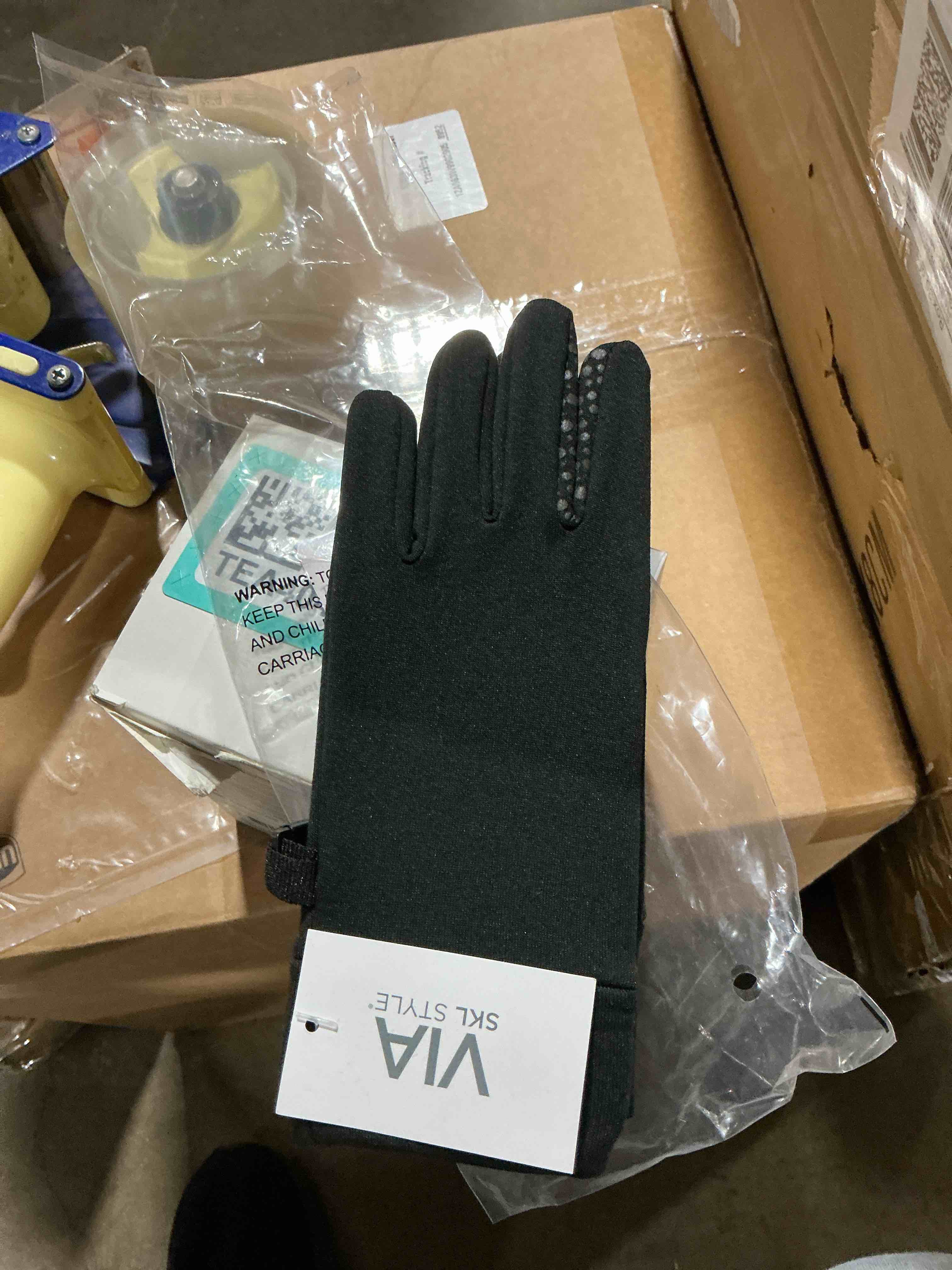 Condition photo showing Good Condition for VIA BY SKL STYLE Women’s Antimicrobial Reflective Go Anywhere Fleece Gloves
