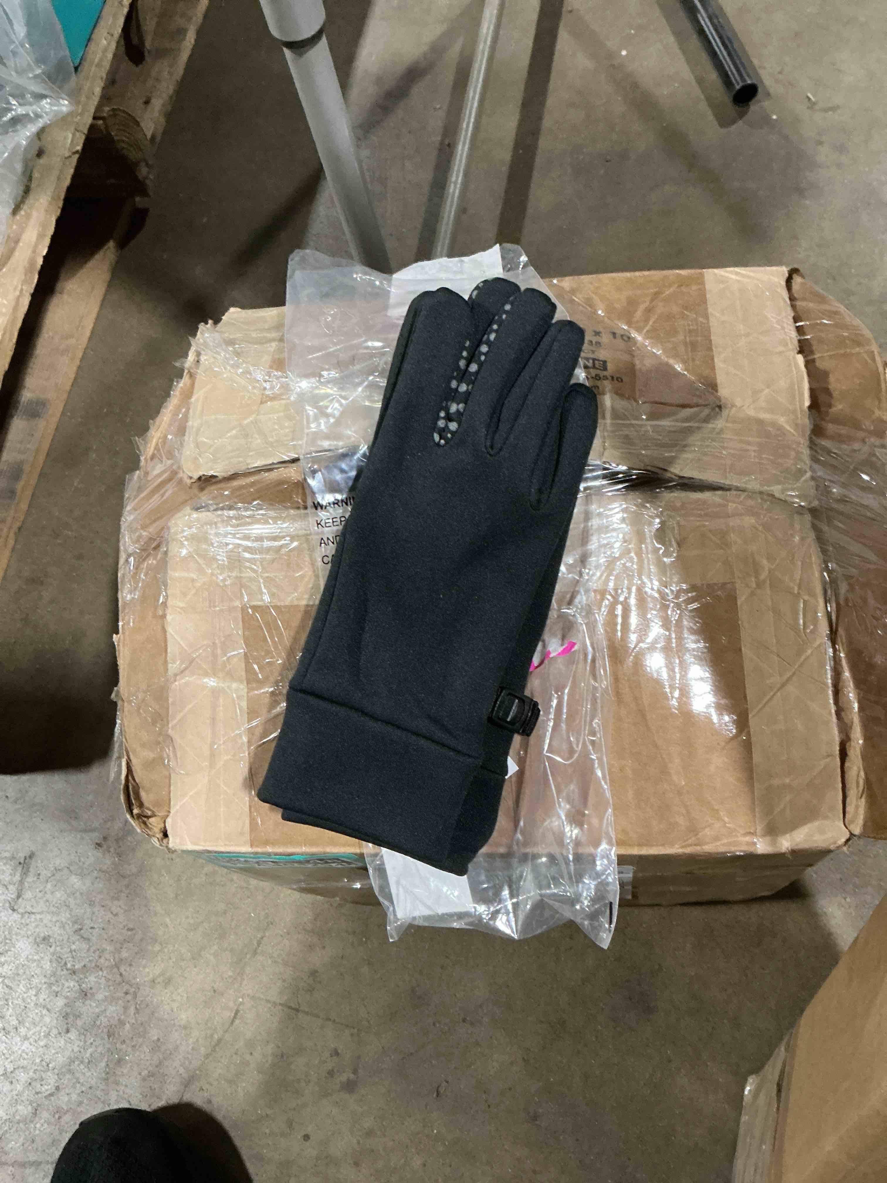 Condition photo showing Good Condition for Women’s Go Anywhere Gloves