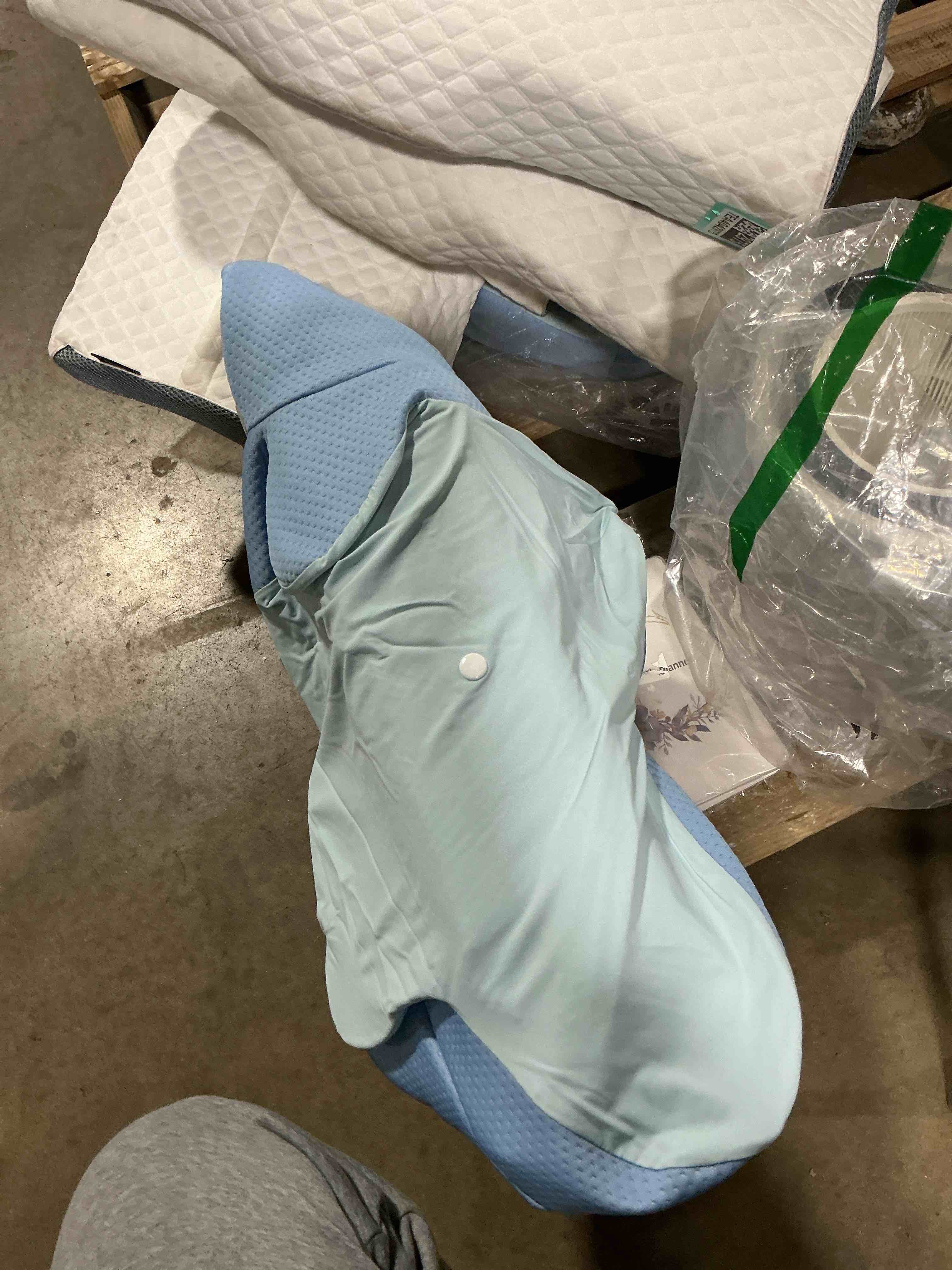 Condition photo showing Good Condition for Derila Ergo Capa de Travesseiro Cervical Almofada de PescoÃ§o para Dormir - Capa ErgonÃ´mica para Travesseiro Contorno Cervical (54 x 36 x 12 cm) Somente Fronha