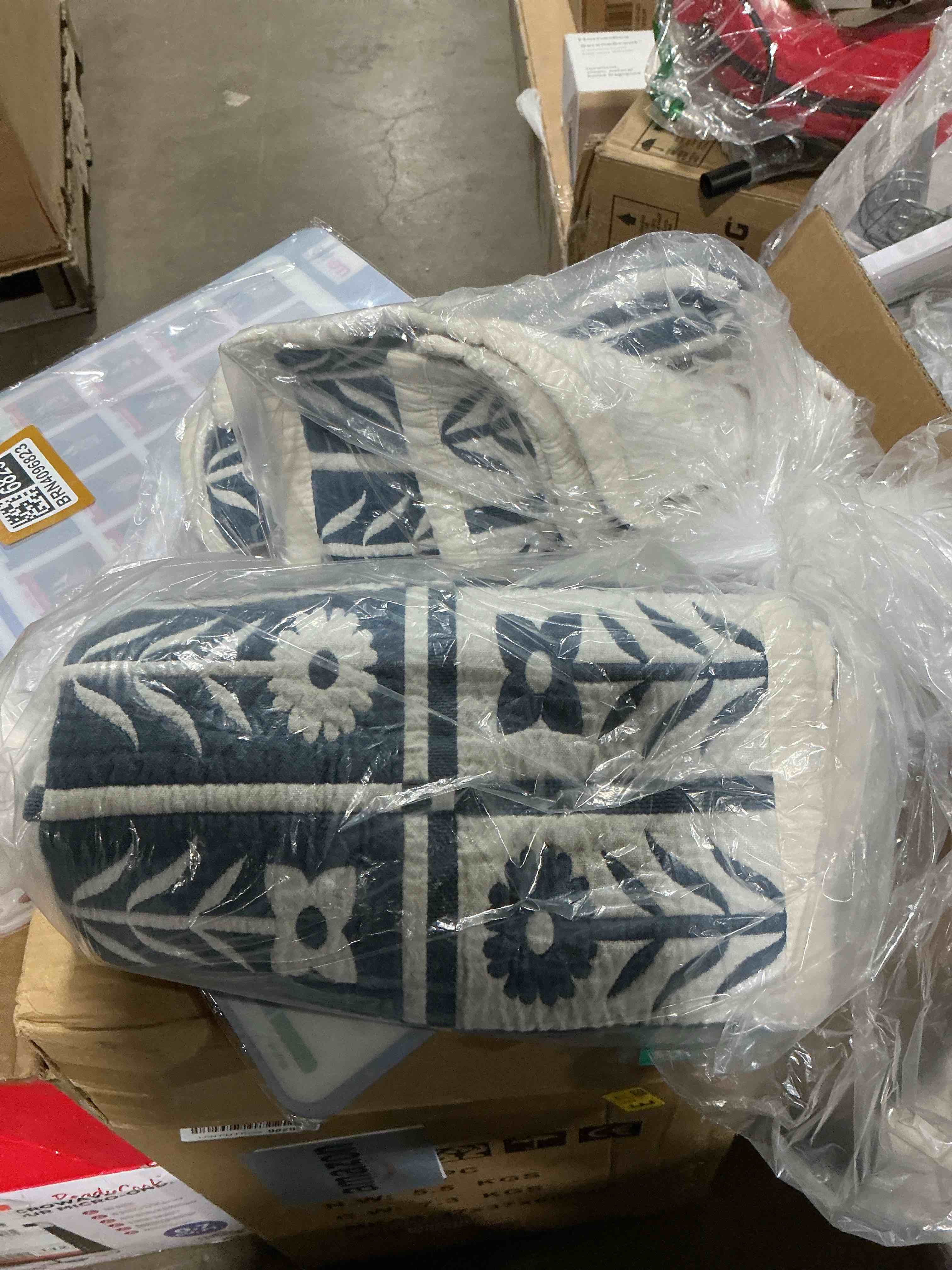 Condition photo showing As Is for (Similar to ) SUSYBAO 100% Cotton Pillowcases Set of 2 King Size Damask Floral Pillow Cases Envelope Closure End Boho Paisley Patterned Pillow Covers Blue Flower Pillow Protectors Soft (2 Pack, 20 in x 36 in) King ( 20 in x 36 in) Vintage Paisley Flower