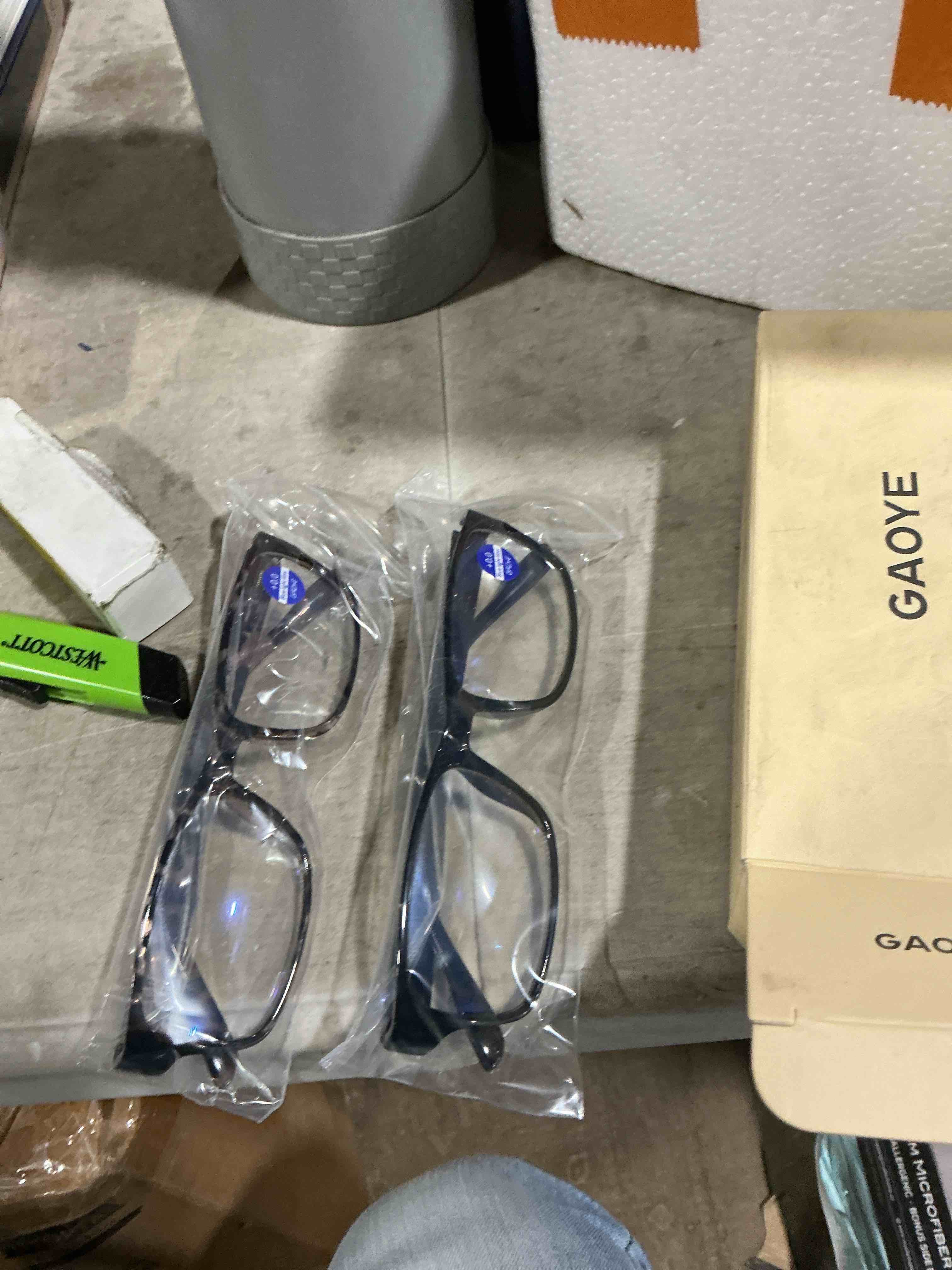 Gaoye 2-Pack of Reading Glasses - Blue-Light Filter, UV Protection - Readers with Rectangle Frames 1 Black + 1 Leoparde 2.5 x