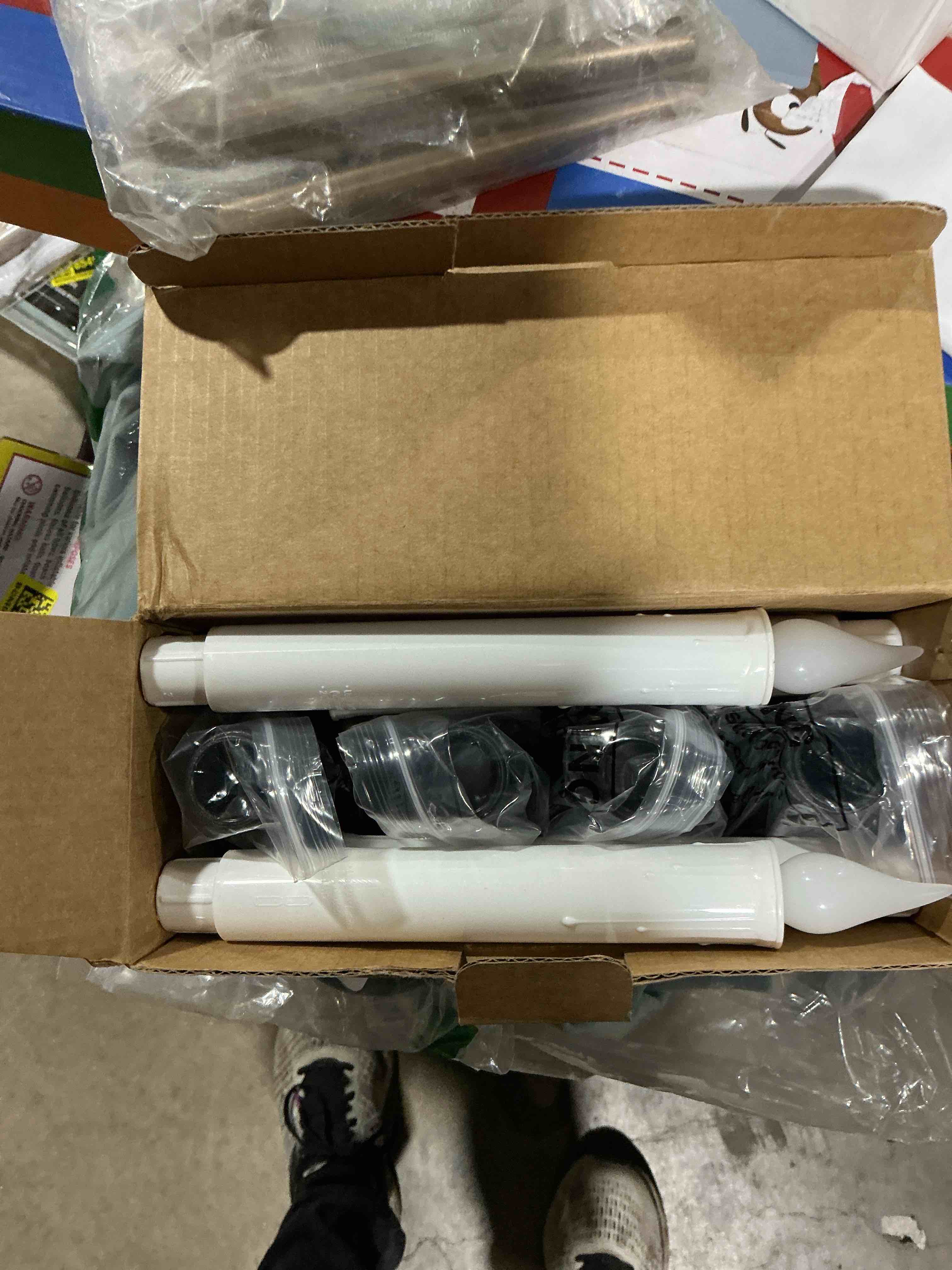 SURAIELEC Battery Operated Christmas Window Candles with Remote, Timer, Dimmable, Window Candle Lights with Removable Candle Holders, Christmas Candles for Window, Mantel, Matte Black, 4-Pack 1-Light (Remote) Black