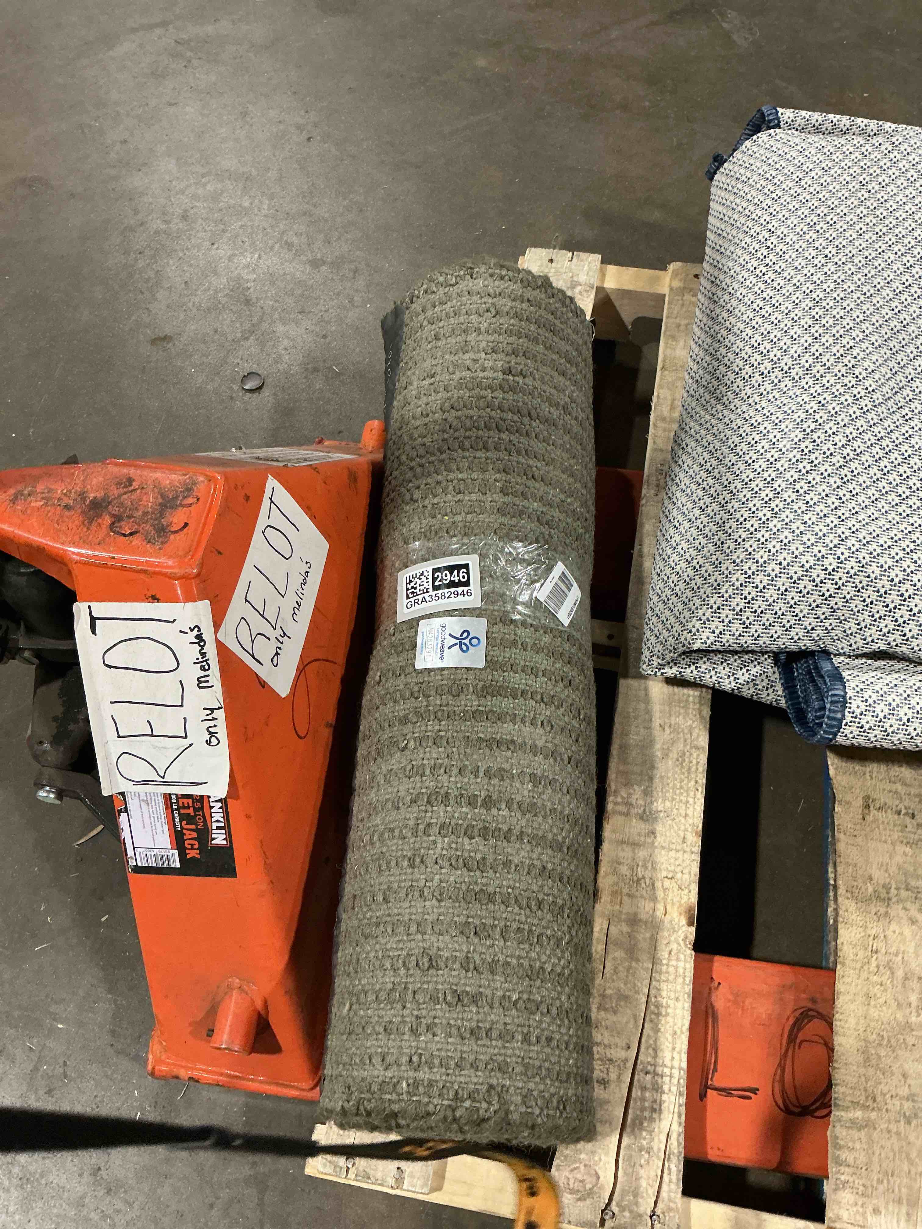 Condition photo showing Good Condition for loloi jeremiah brent greenwich collection grn-01 sage 2'-6" x 8'-6" runner rug sage 2'3" x 8'6" (rectangular)