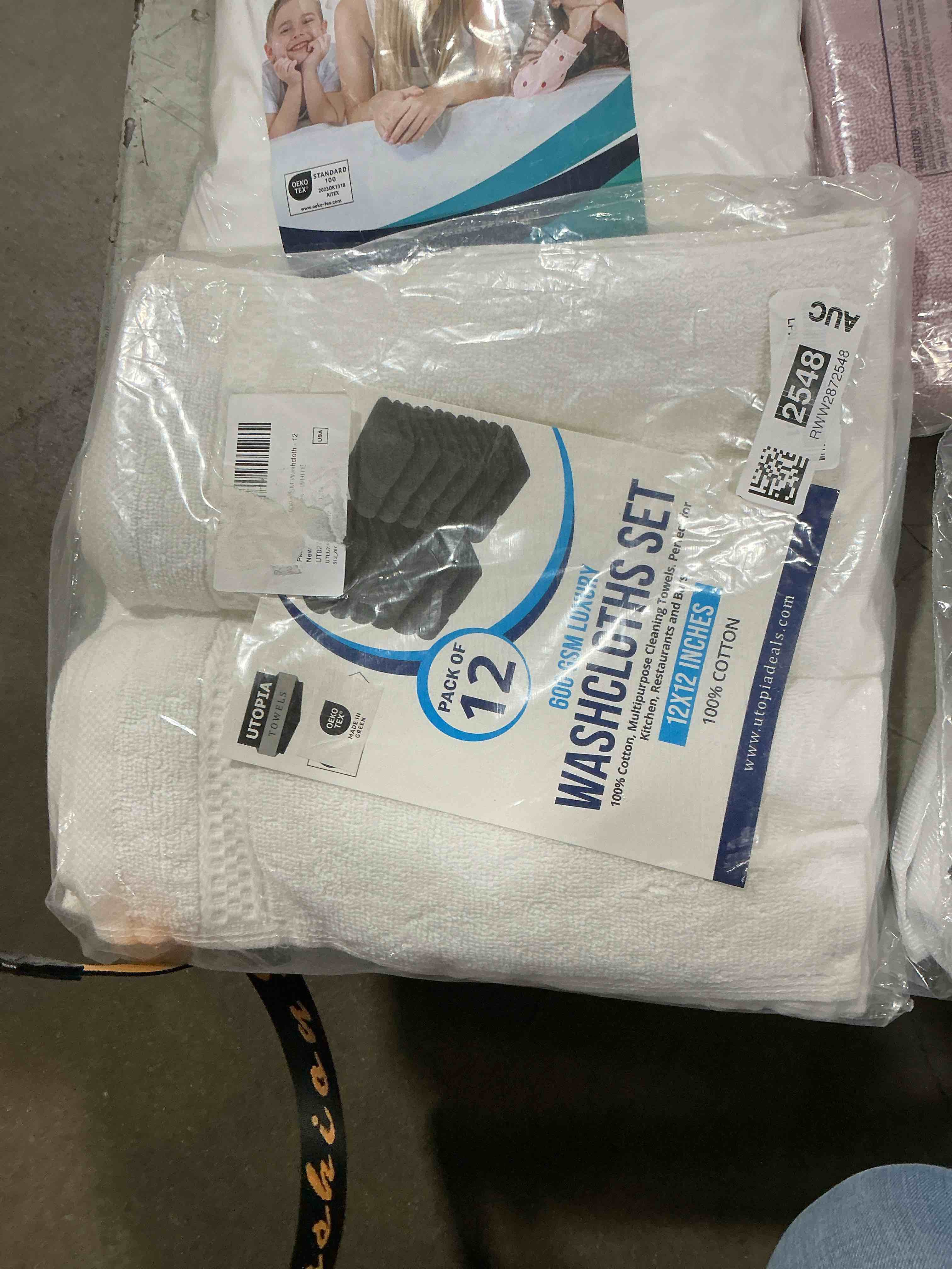 utopia towels [12 pack premium wash cloths set (12 x 12 inches) 100% cotton ring spun, highly absorbent and soft feel essential washcloths for bathroom, spa, gym, and face towel (white)